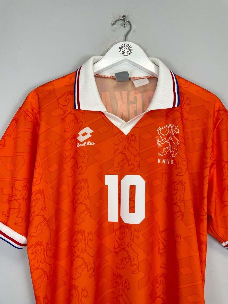 1994 NETHERLANDS BERGKAMP 10 HOME SHIRT (M) LOTTO - Cult Kits - Medium - Buy Vintage Football Shirts, Authentic Retro Football Shirts For Sale, Classic Football Shirts & Soccer Jersey