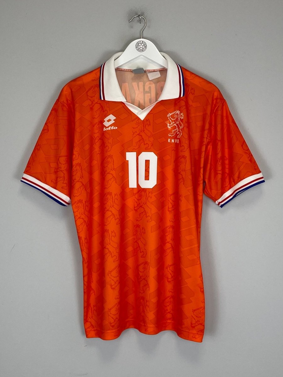 1994 NETHERLANDS BERGKAMP 10 HOME SHIRT (M) LOTTO - Cult Kits - Medium - Buy Vintage Football Shirts, Authentic Retro Football Shirts For Sale, Classic Football Shirts & Soccer Jersey