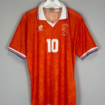 1994 NETHERLANDS BERGKAMP 10 HOME SHIRT (M) LOTTO - Cult Kits - Medium - Buy Vintage Football Shirts, Authentic Retro Football Shirts For Sale, Classic Football Shirts & Soccer Jersey