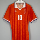 1994 NETHERLANDS BERGKAMP 10 HOME SHIRT (M) LOTTO - Cult Kits - Medium - Buy Vintage Football Shirts, Authentic Retro Football Shirts For Sale, Classic Football Shirts & Soccer Jersey