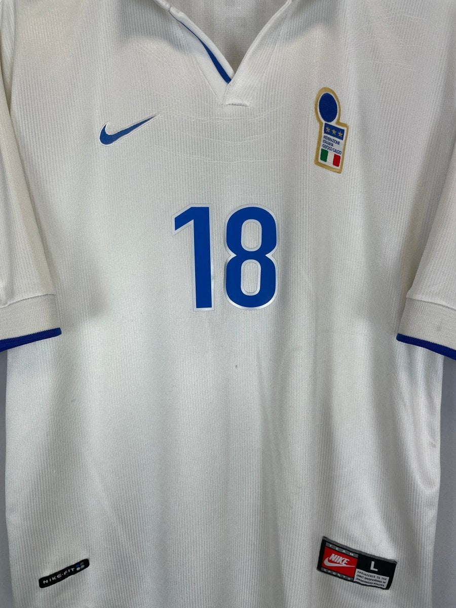 1997/98 ITALY R.BAGGIO 18 AWAY SHIRT (M) NIKE - Cult Kits - Medium - Buy Vintage Football Shirts, Authentic Retro Football Shirts For Sale, Classic Football Shirts & Soccer Jersey