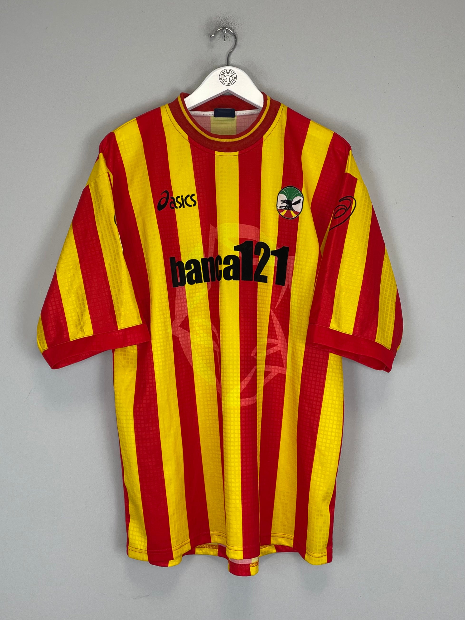 Shop 2000/01 LECCE VIALI #23 *MATCH ISSUE* HOME SHIRT (XXL) ASICS, classic football shirts, vintage football shirts & retro soccer jerseys at Cult Kits