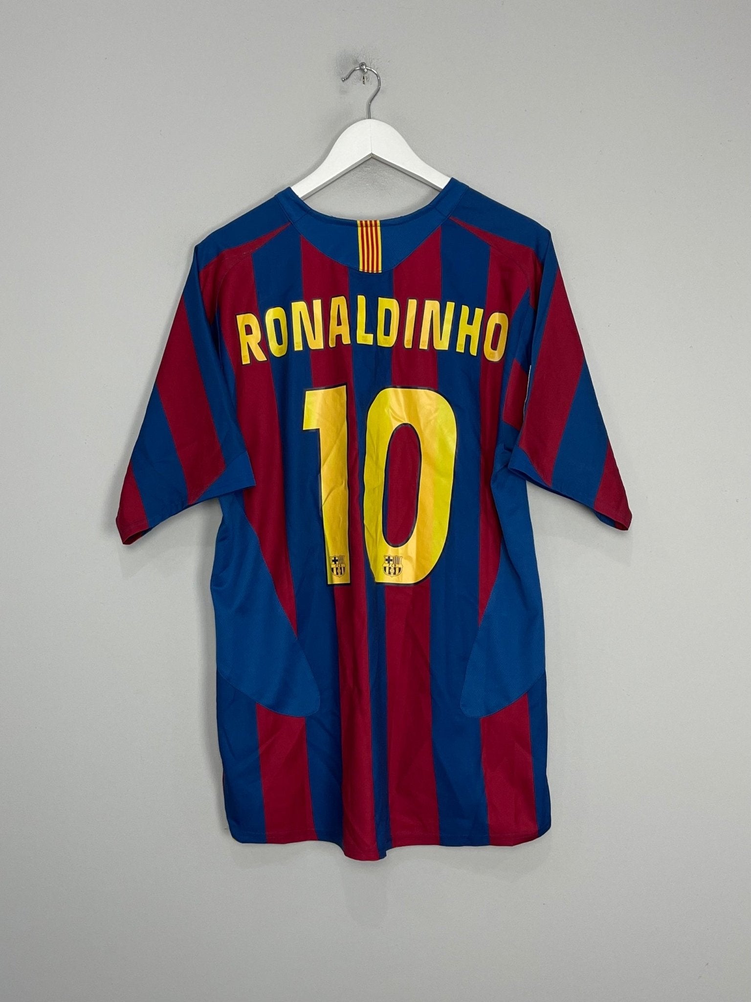 2005/06 BARCELONA RONALDINHO #10 HOME SHIRT (L) NIKE – Cult Kits