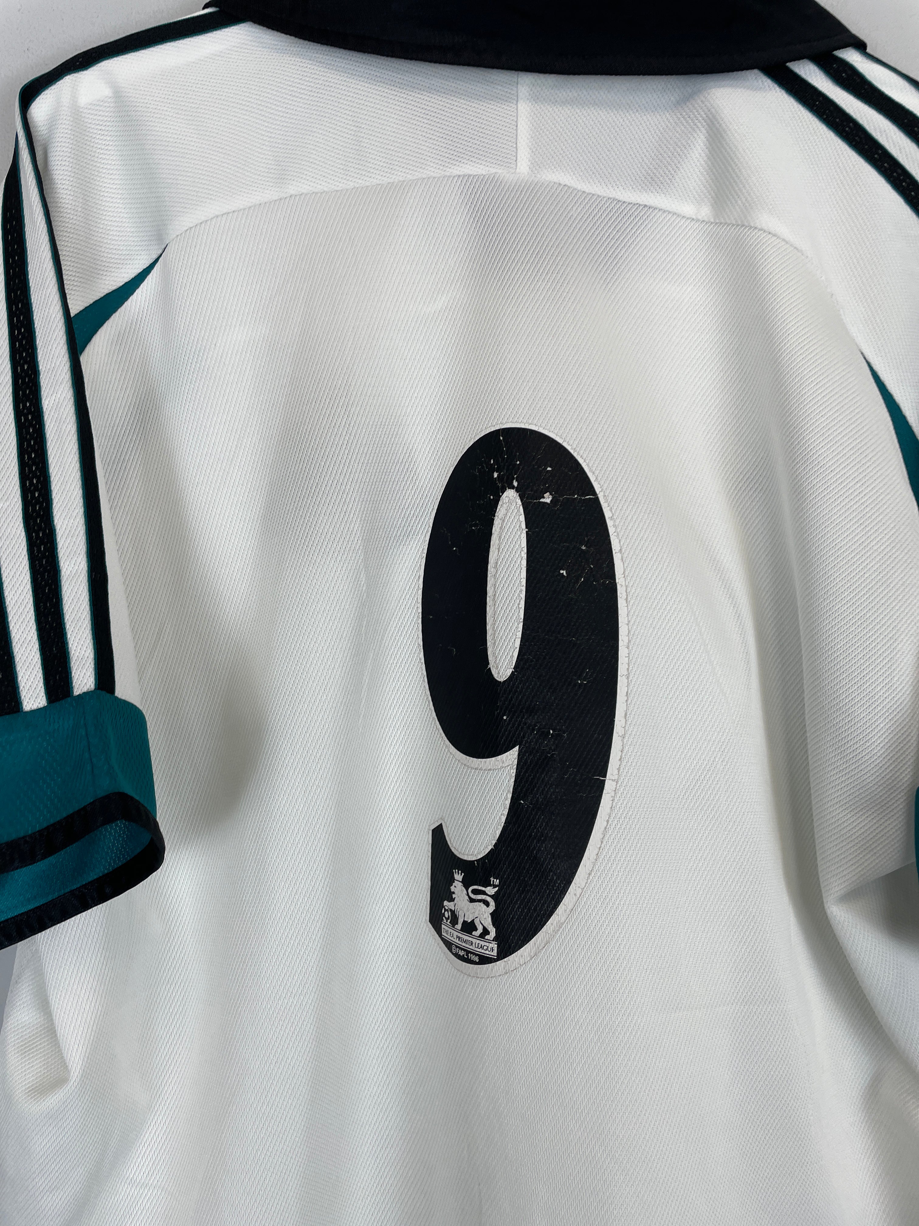 Shop 1999/00 NEWCASTLE UNITED #9 AWAY SHIRT (XL) ADIDAS, classic football shirts, vintage football shirts & retro soccer jerseys at Cult Kits