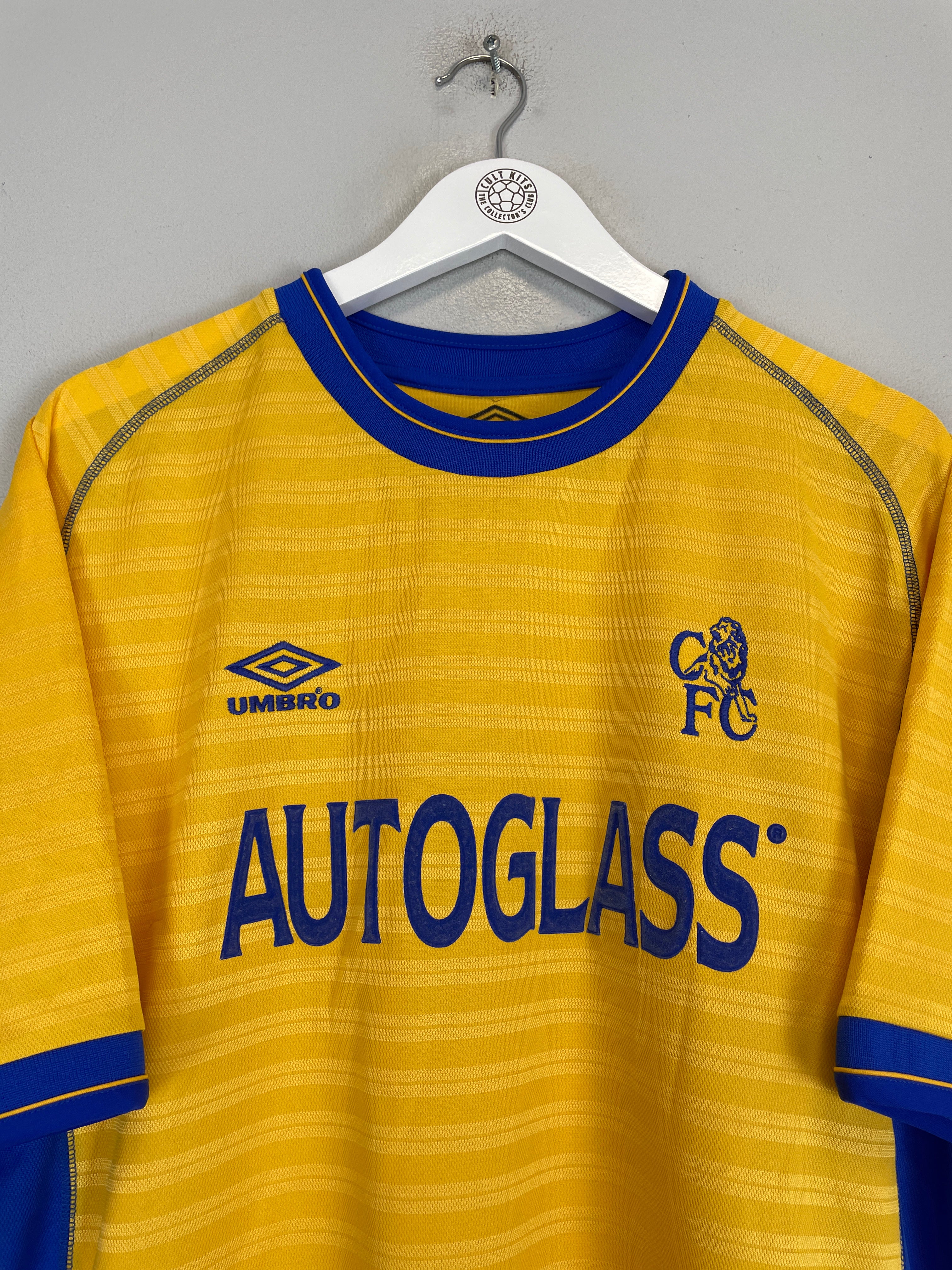 Shop 2000/01 CHELSEA HASSELBAINK #9 AWAY SHIRT (XL) UMBRO, classic football shirts, vintage football shirts & retro soccer jerseys at Cult Kits