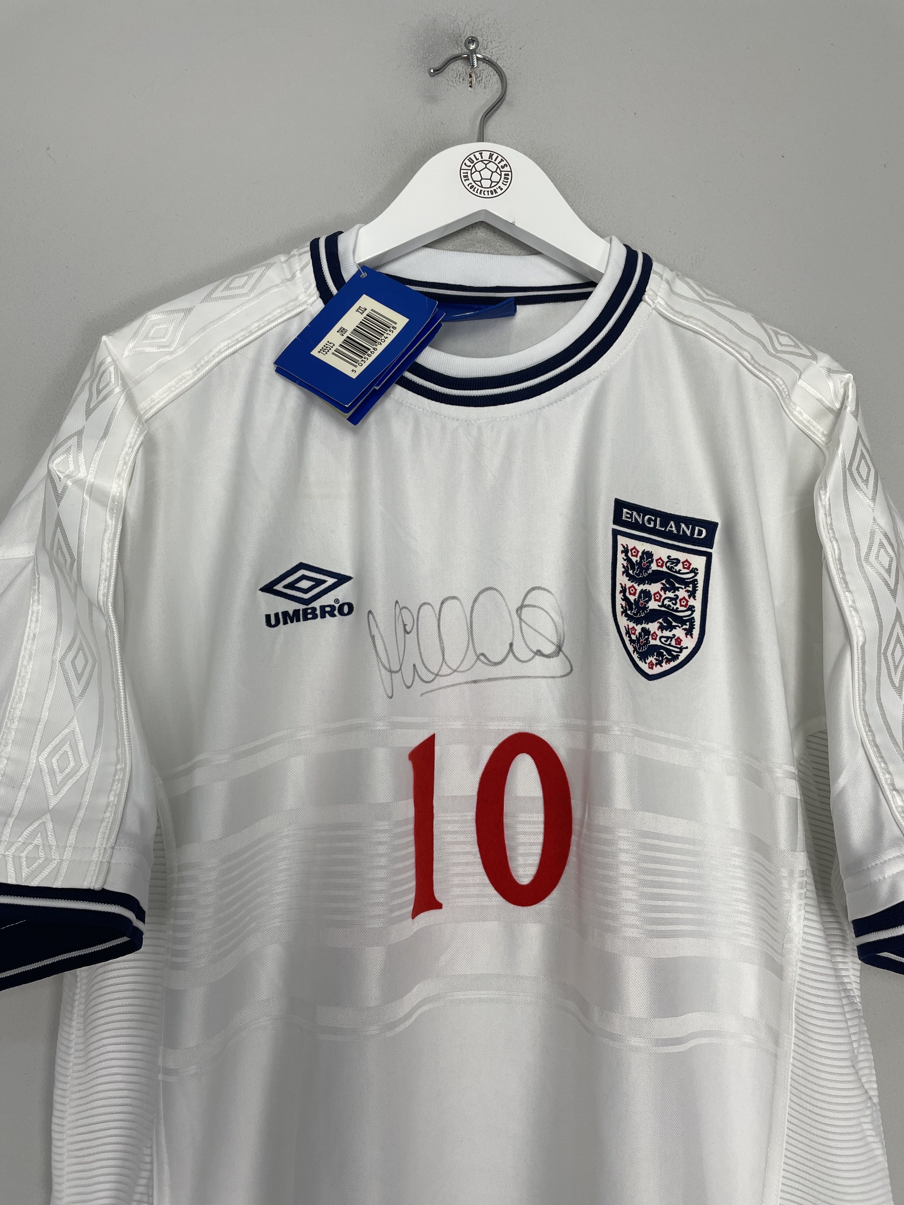 Shop 1999/01 ENGLAND OWEN #10 *SIGNED* BNWT HOME SHIRT (XXL) UMBRO, classic football shirts, vintage football shirts & retro soccer jerseys at Cult Kits