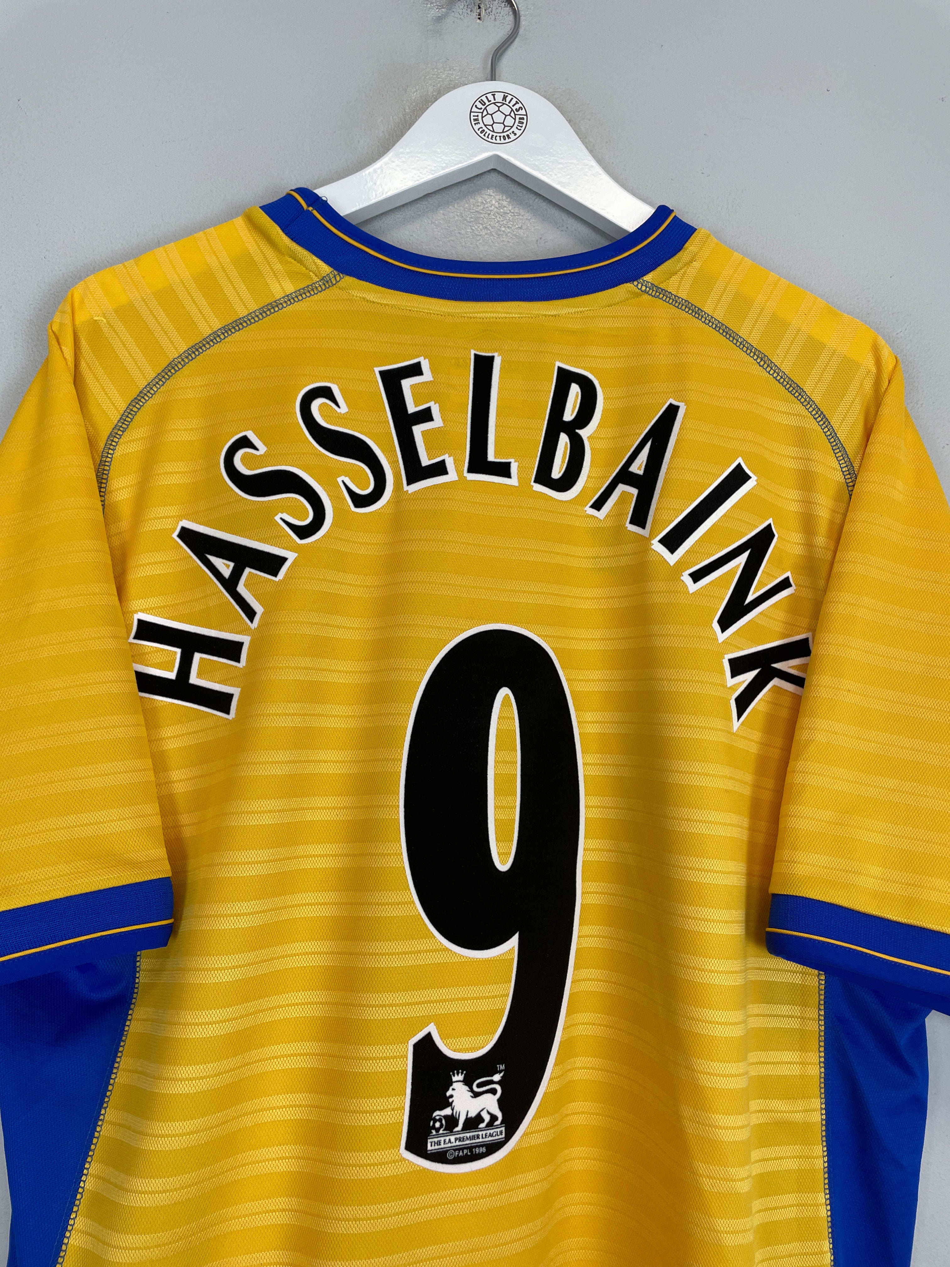 Shop 2000/01 CHELSEA HASSELBAINK #9 AWAY SHIRT (XL) UMBRO, classic football shirts, vintage football shirts & retro soccer jerseys at Cult Kits