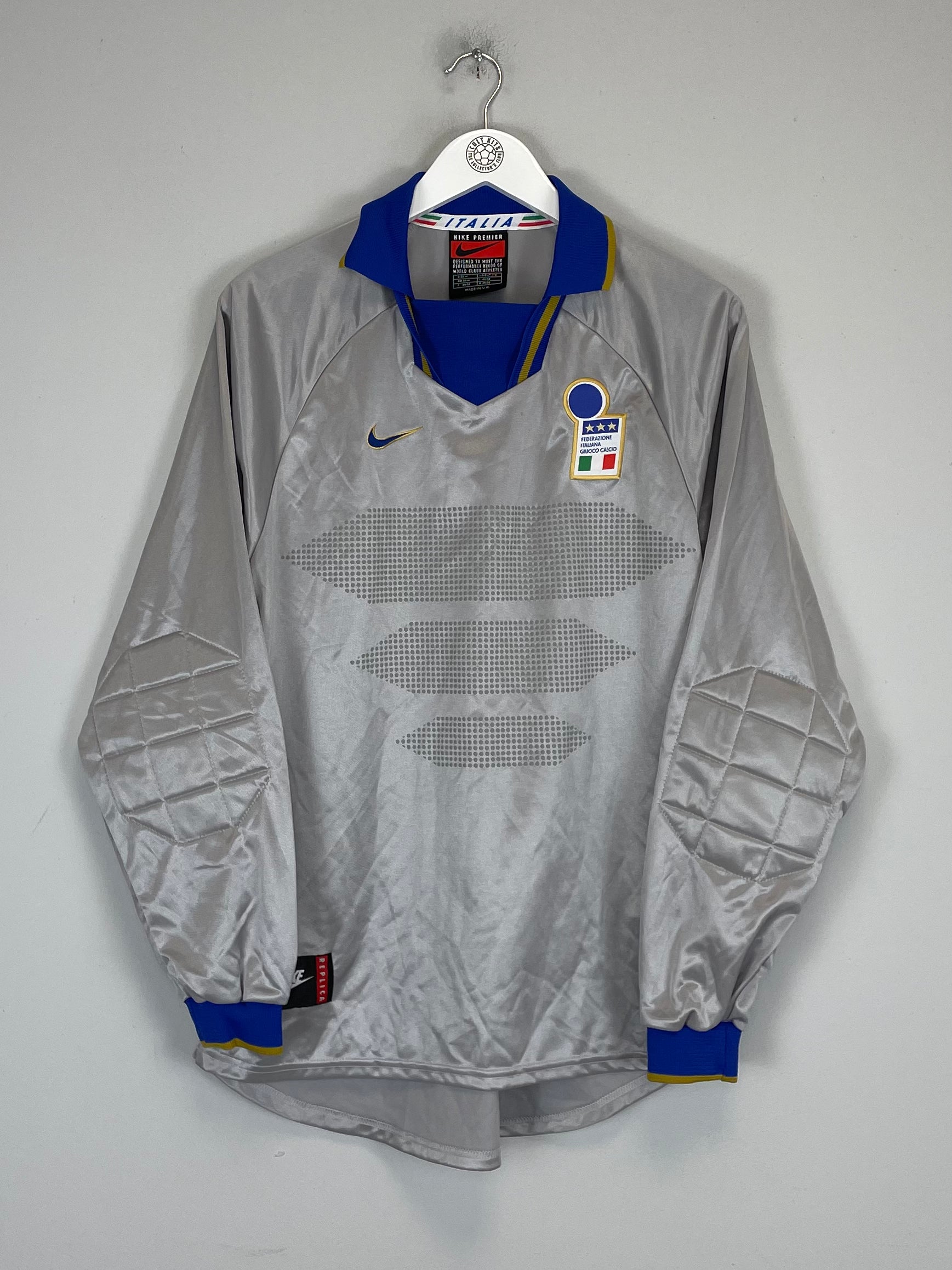 Shop 1996 ITALY GK SHIRT (M) NIKE, classic football shirts, vintage football shirts & retro soccer jerseys at Cult Kits
