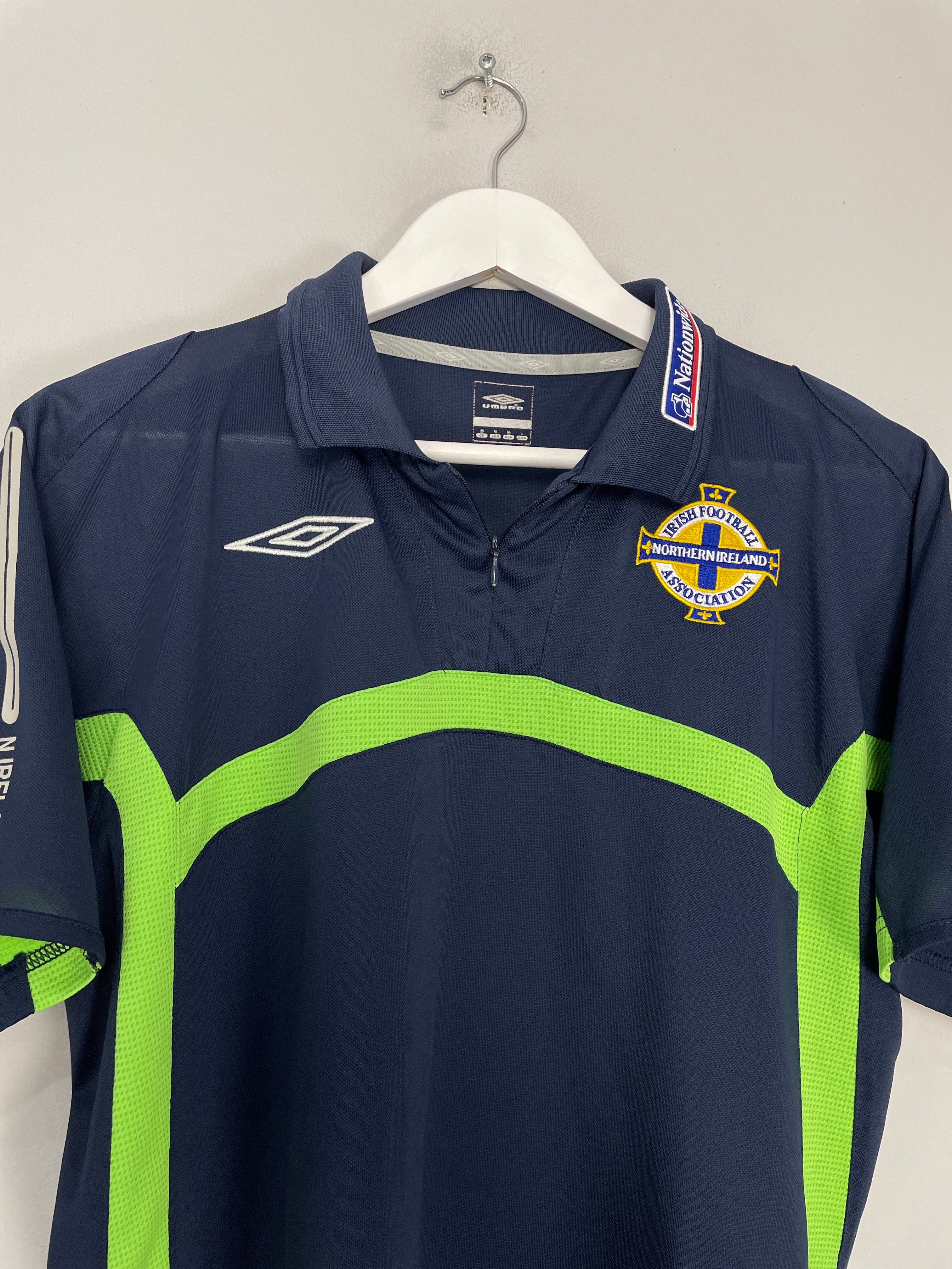 Shop 2005/06 NORTHERN IRELAND TRAINING SHIRT (M) UMBRO, classic football shirts, vintage football shirts & retro soccer jerseys at Cult Kits