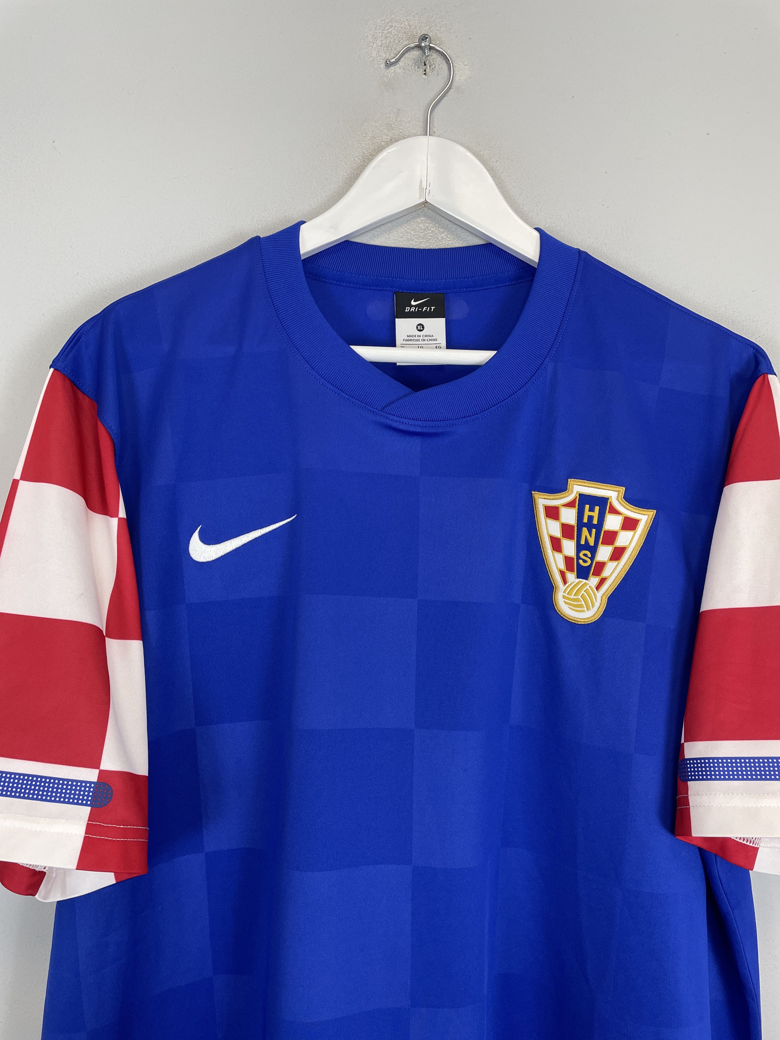 Shop 2010/12 CROATIA AWAY SHIRT (XL) NIKE, classic football shirts, vintage football shirts & retro soccer jerseys at Cult Kits