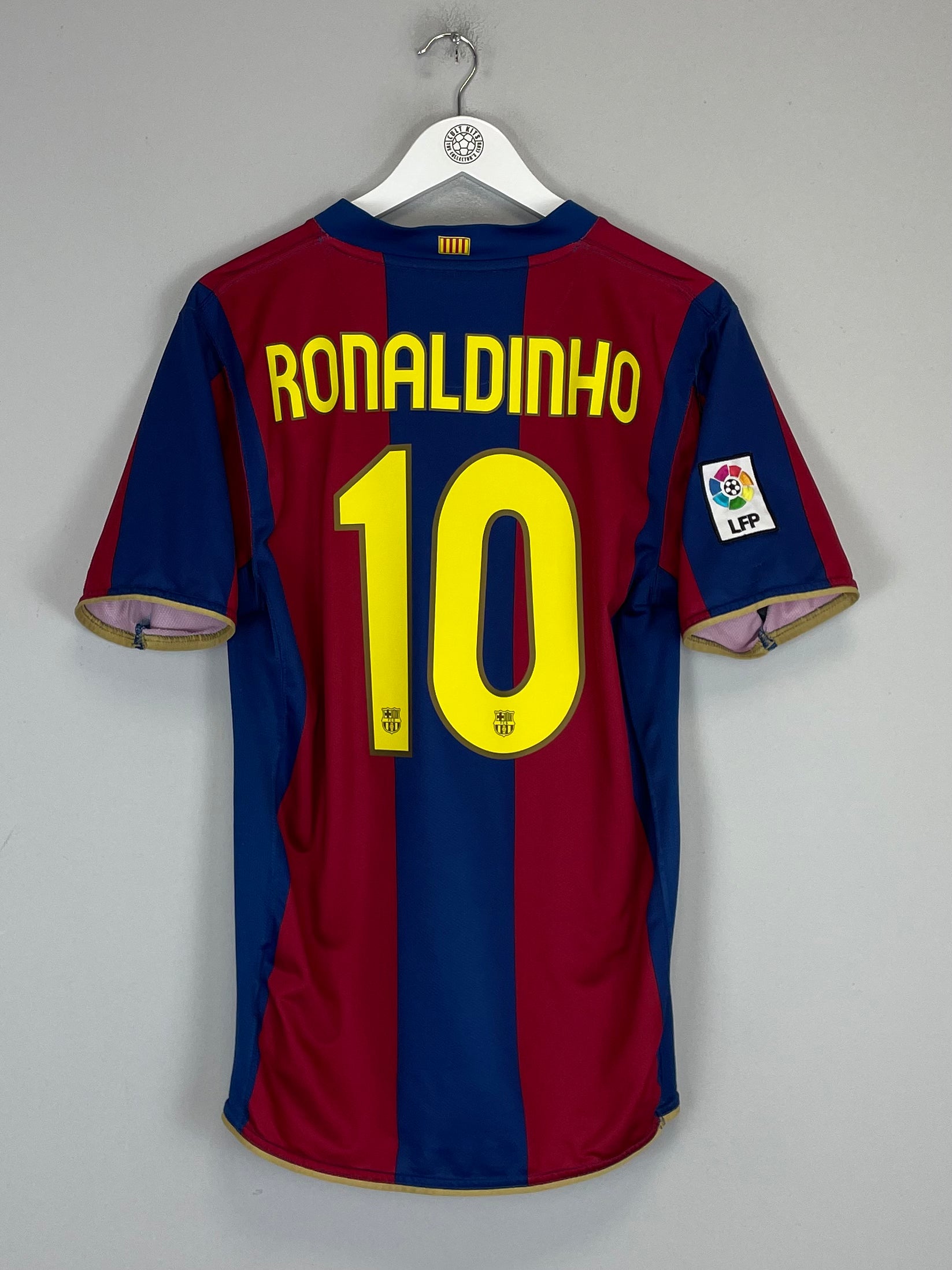 Shop 2007/08 BARCELONA RONALDINHO #10 HOME SHIRT (M) NIKE, classic football shirts, vintage football shirts & retro soccer jerseys at Cult Kits