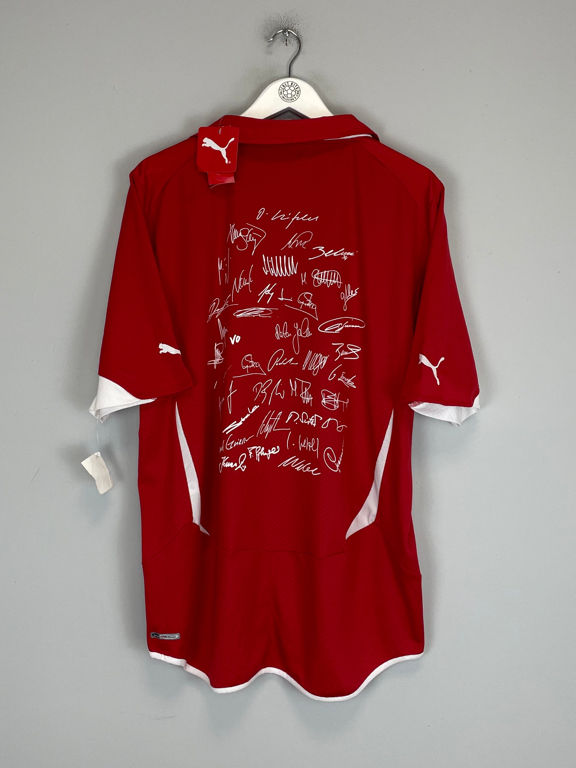 Shop 2010/11 SWITZERLAND *BNWT* SQUAD SIGNED HOME SHIRT (XL) PUMA, classic football shirts, vintage football shirts & retro soccer jerseys at Cult Kits