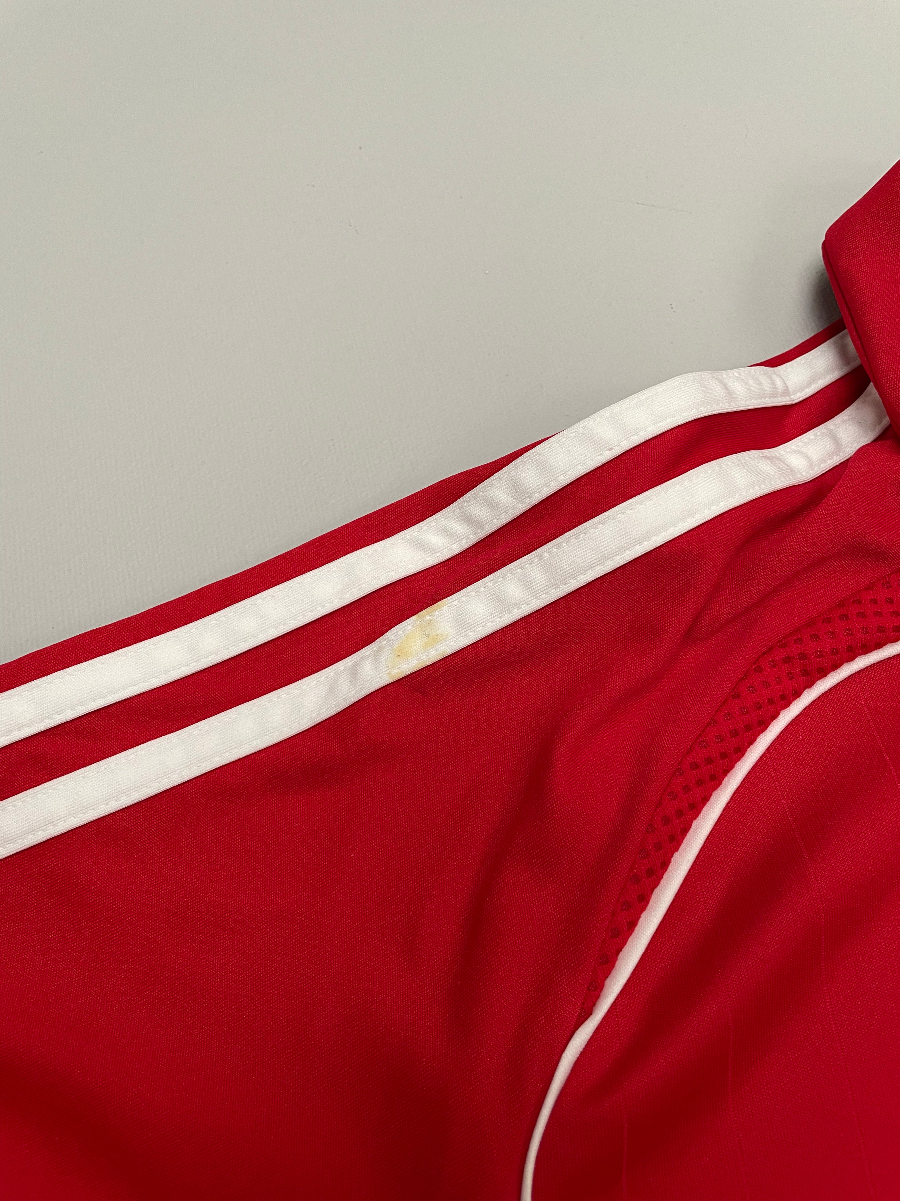 Shop 2007/08 LIVERPOOL GERRARD *LTD EDITION SIGNED* SHIRT (M) ADIDAS, classic football shirts, vintage football shirts & retro soccer jerseys at Cult Kits