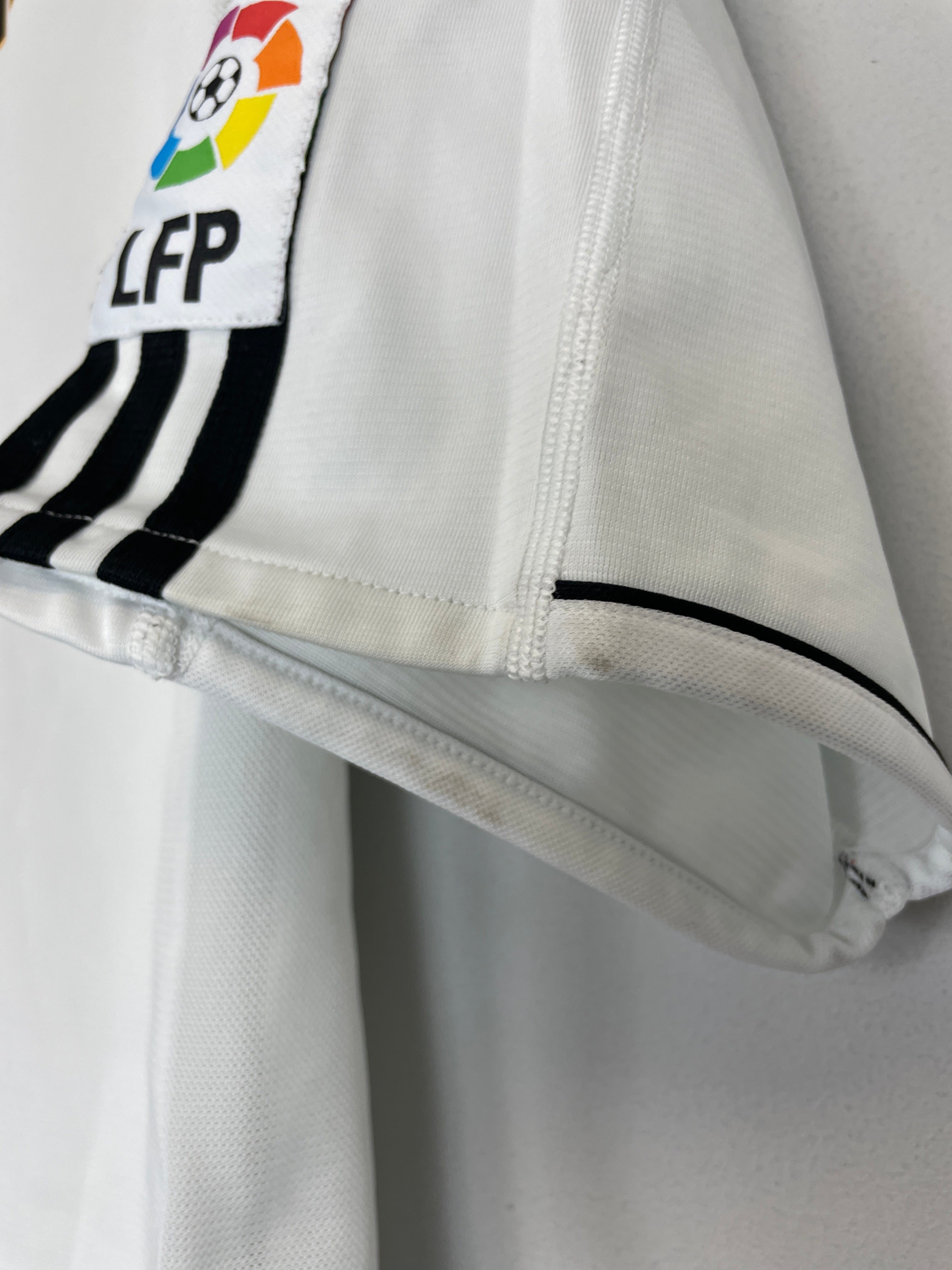 Shop 2003/04 REAL MADRID ZIDANE #5 HOME SHIRT (XL) ADIDAS, classic football shirts, vintage football shirts & retro soccer jerseys at Cult Kits