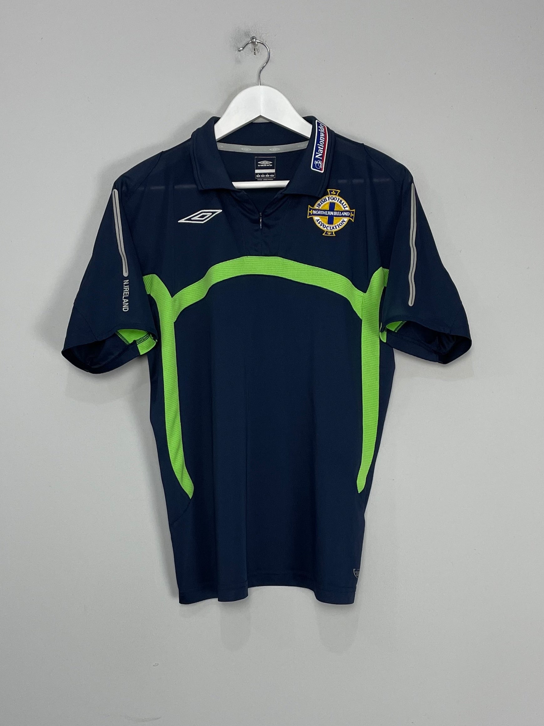 Shop 2005/06 NORTHERN IRELAND TRAINING SHIRT (M) UMBRO, classic football shirts, vintage football shirts & retro soccer jerseys at Cult Kits