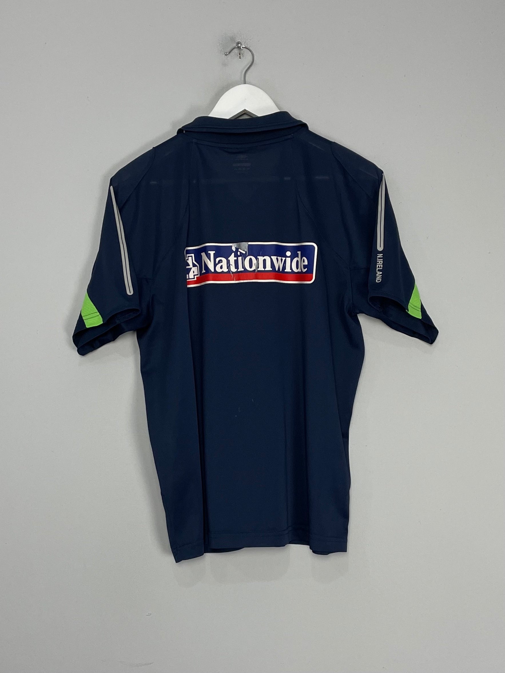 Shop 2005/06 NORTHERN IRELAND TRAINING SHIRT (M) UMBRO, classic football shirts, vintage football shirts & retro soccer jerseys at Cult Kits