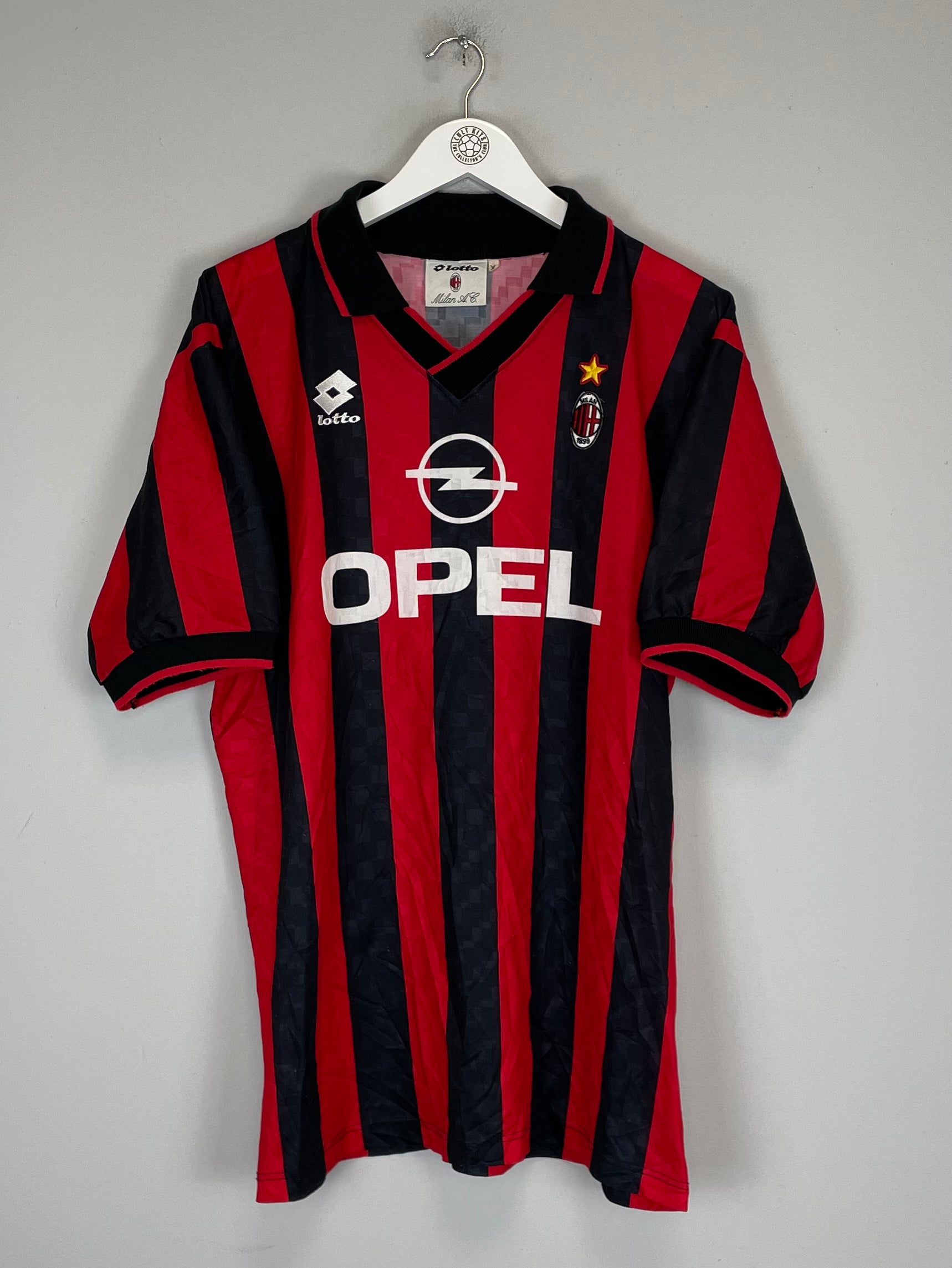 Shop 1995/96 AC MILAN WEAH #9 HOME SHIRT (XL) LOTTO, classic football shirts, vintage football shirts & retro soccer jerseys at Cult Kits