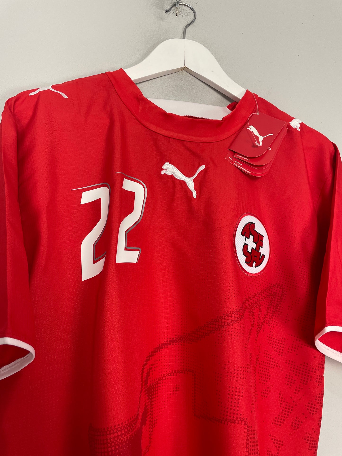 2006/08 SWITZERLAND YAKIN #22 *BNWT* HOME SHIRT (L) PUMA