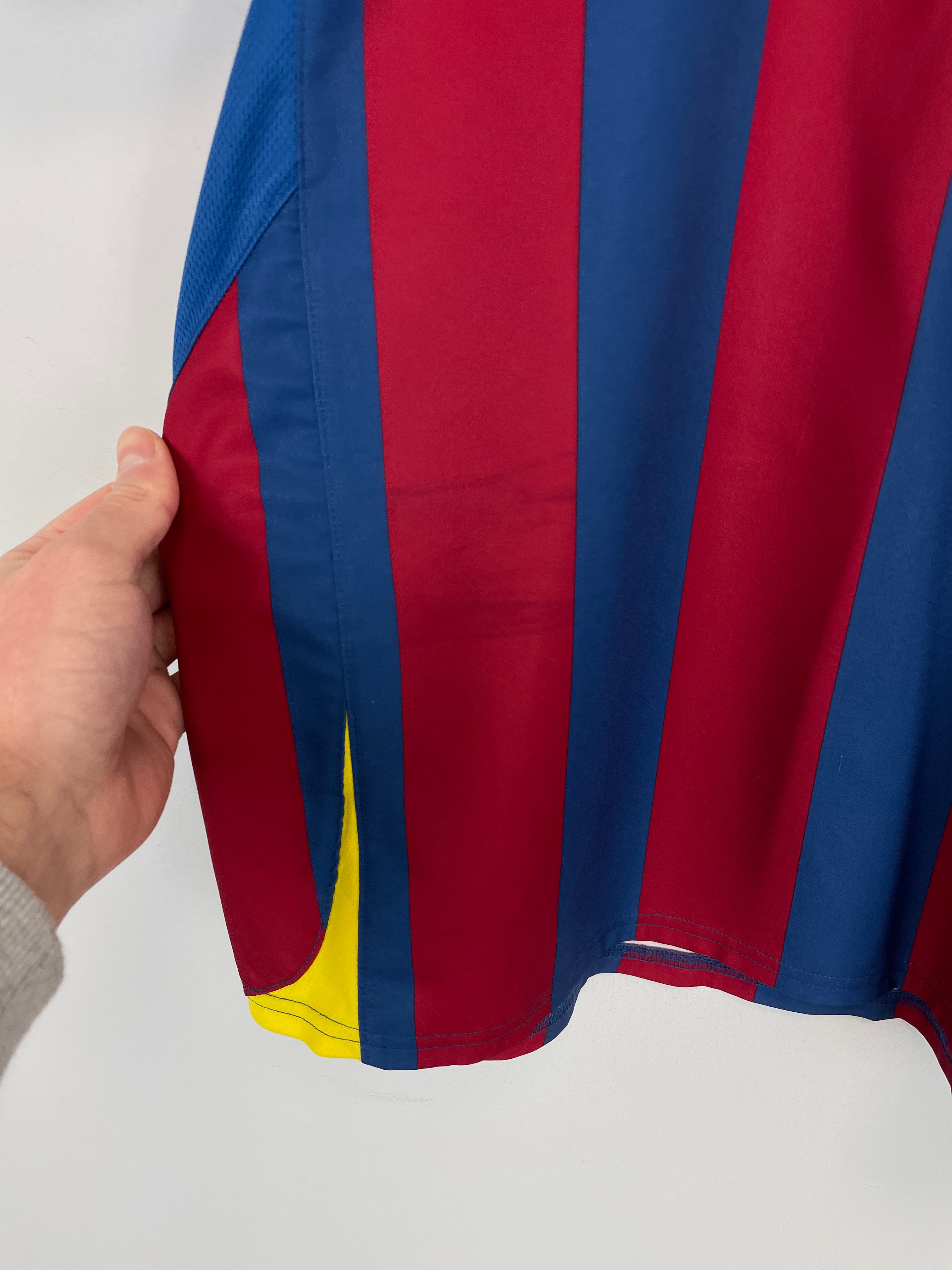 Shop 2005/06 BARCELONA RONALDINHO #10 HOME SHIRT (L) NIKE, classic football shirts, vintage football shirts & retro soccer jerseys at Cult Kits