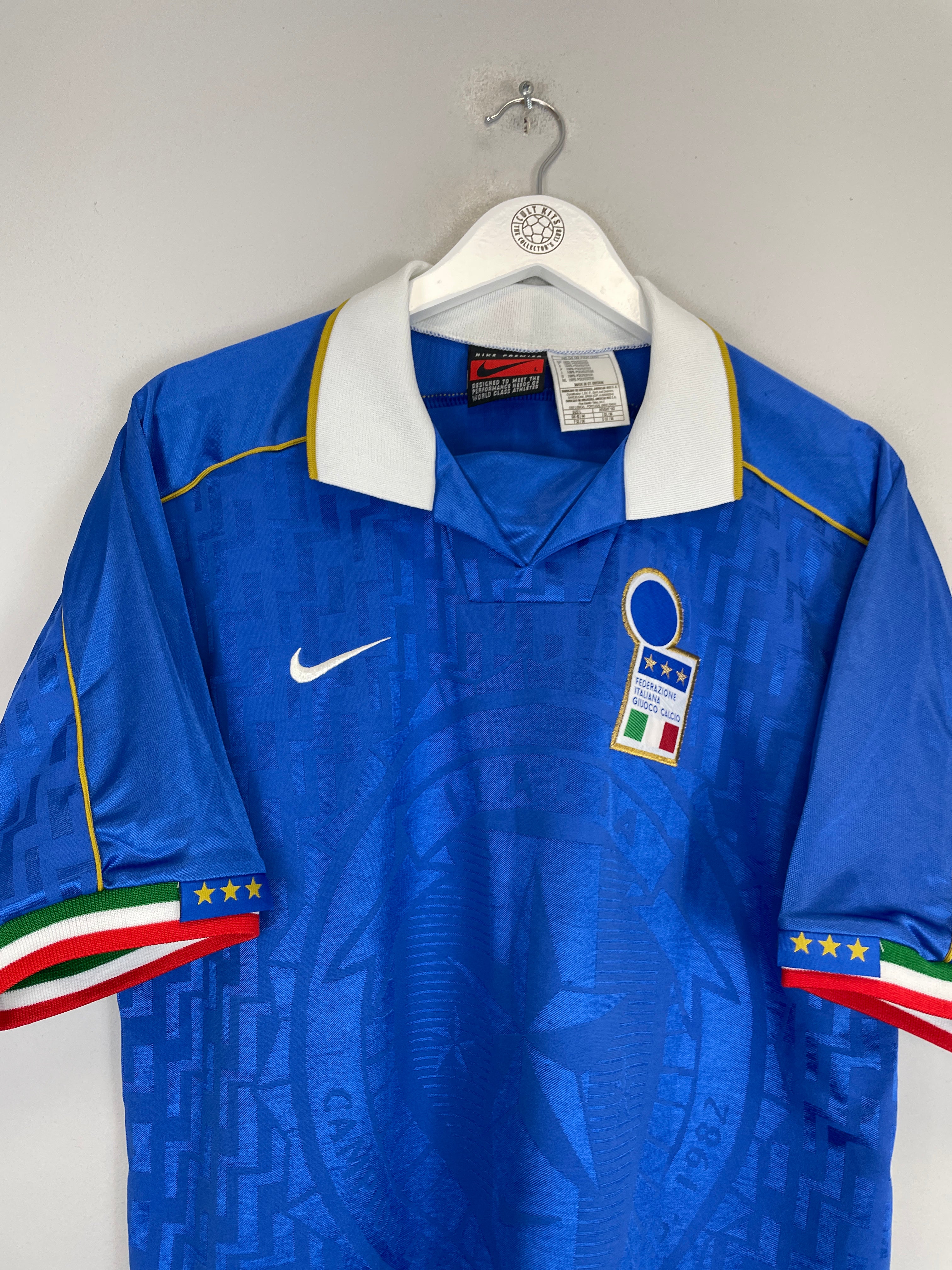 Shop 1995/96 ITALY #15 (BAGGIO) HOME SHIRT (L) NIKE, classic football shirts, vintage football shirts & retro soccer jerseys at Cult Kits