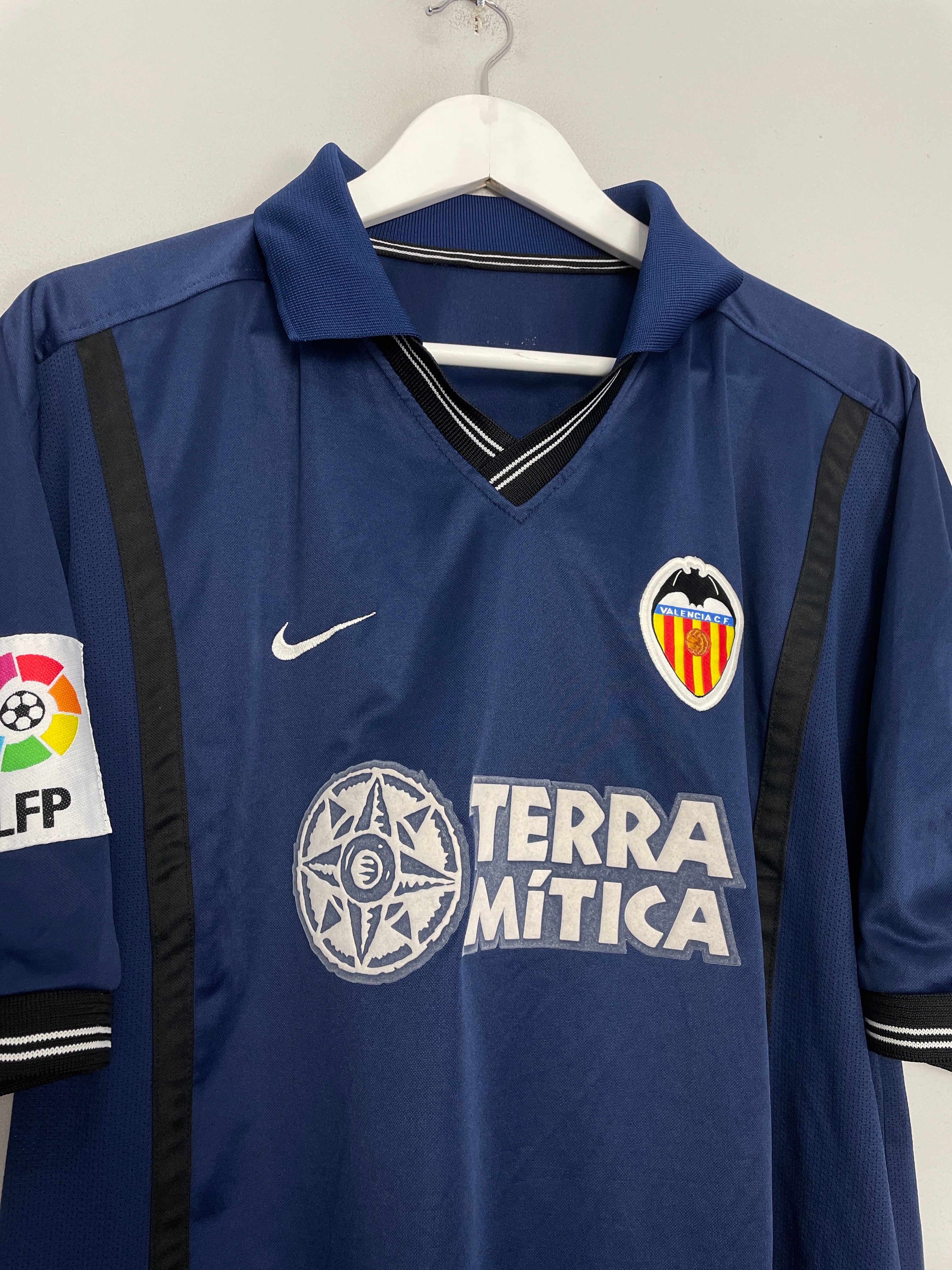 Shop 2000/01 VALENCIA AWAY SHIRT (M) NIKE, classic football shirts, vintage football shirts & retro soccer jerseys at Cult Kits