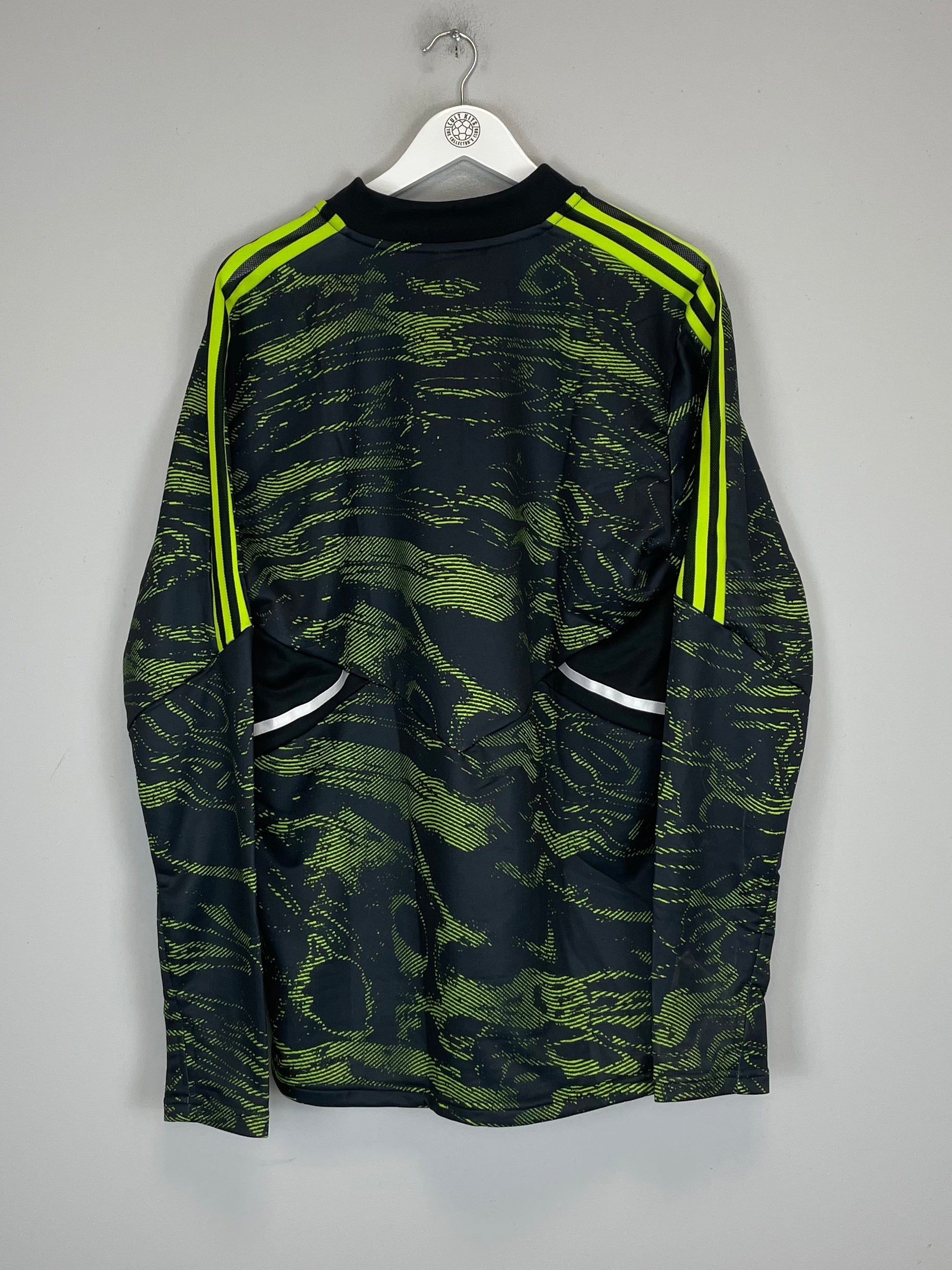 Shop 2022/23 MANCHESTER UNITED *BNWT* 1/4 ZIP (XXL) ADIDAS, classic football shirts, vintage football shirts & retro soccer jerseys at Cult Kits