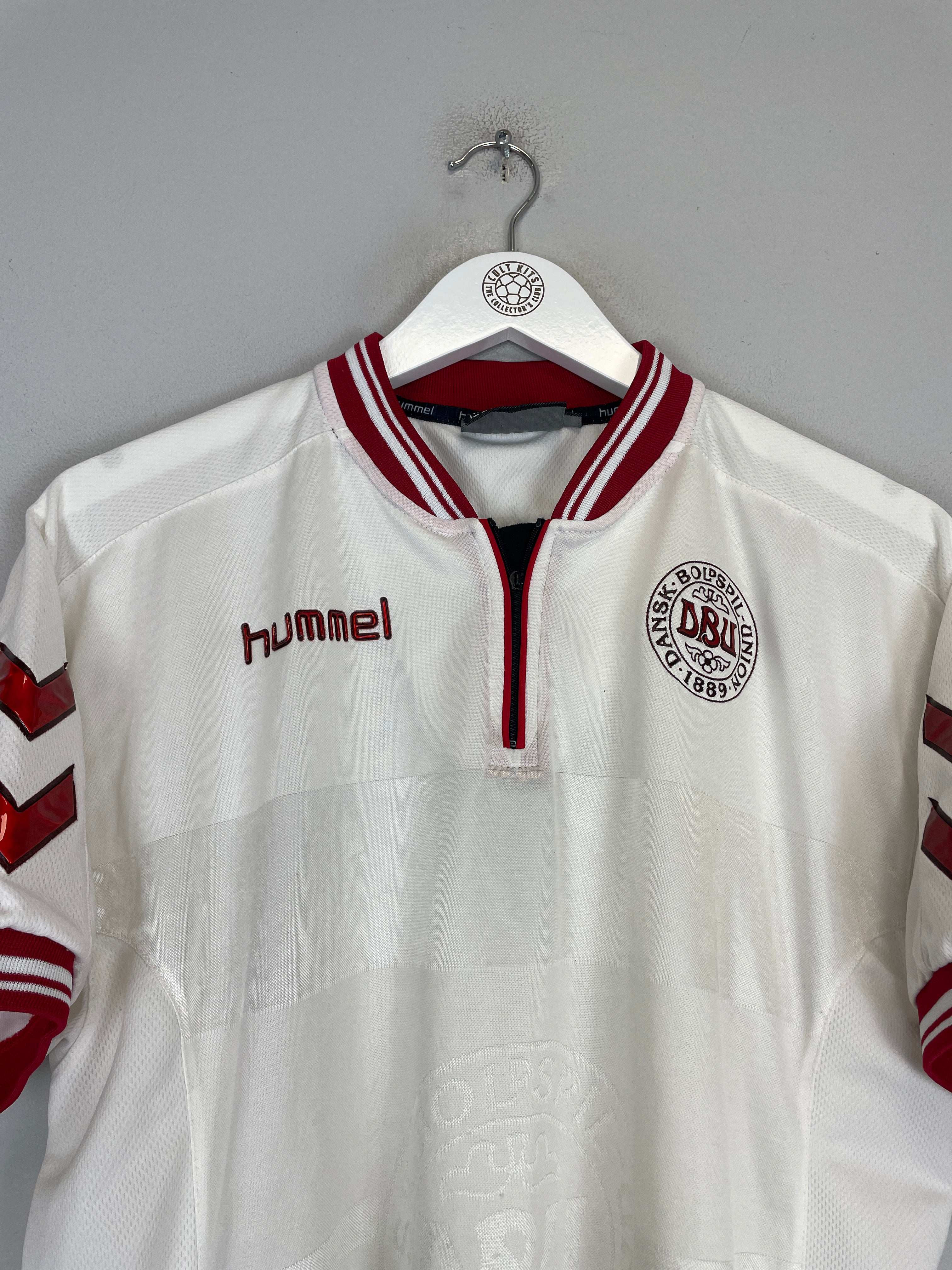 Shop 2000/02 DENMARK AWAY SHIRT (XL) HUMMEL, classic football shirts, vintage football shirts & retro soccer jerseys at Cult Kits