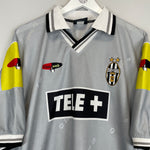 Shop 2000/01 JUVENTUS ZIDANE #21 AWAY SHIRT (XL) LOTTO, classic football shirts, vintage football shirts & retro soccer jerseys at Cult Kits