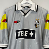 Shop 2000/01 JUVENTUS ZIDANE #21 AWAY SHIRT (XL) LOTTO, classic football shirts, vintage football shirts & retro soccer jerseys at Cult Kits