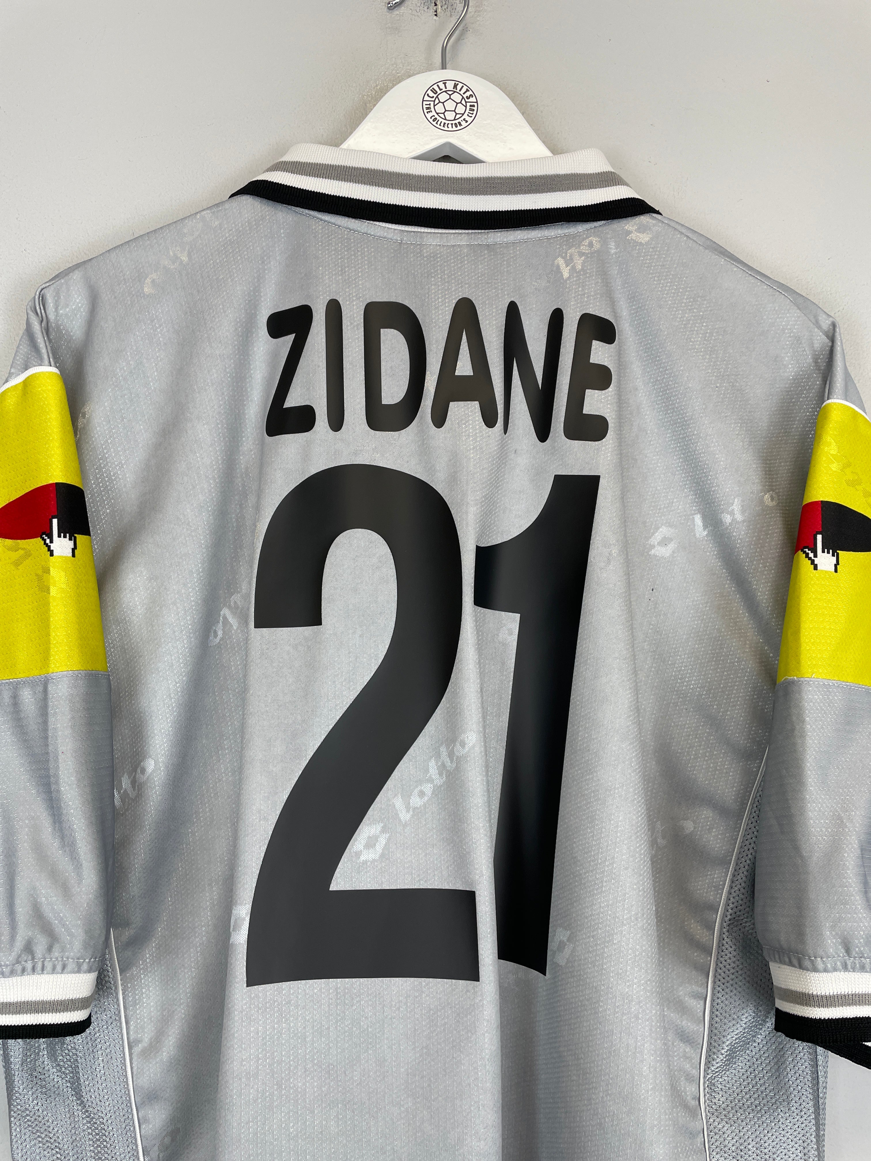 Shop 2000/01 JUVENTUS ZIDANE #21 AWAY SHIRT (XL) LOTTO, classic football shirts, vintage football shirts & retro soccer jerseys at Cult Kits