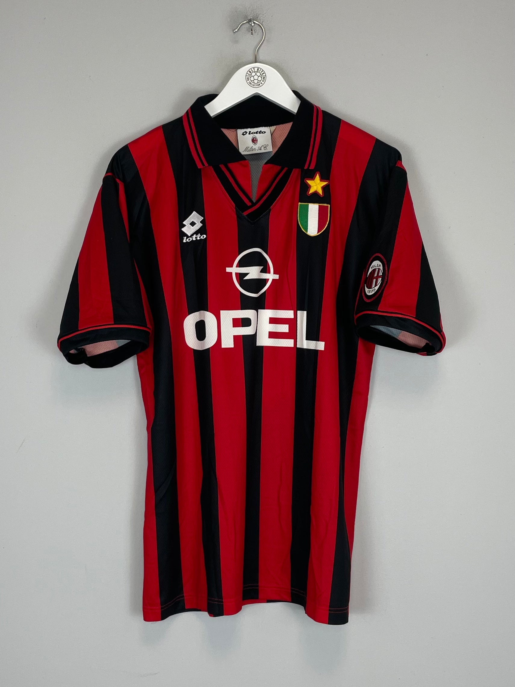 Shop 1996/97 AC MILAN BAGGIO #18 HOME SHIRT (L) LOTTO, classic football shirts, vintage football shirts & retro soccer jerseys at Cult Kits