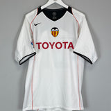 Shop 2004/05 VALENCIA AIMAR #21 HOME SHIRT (L) NIKE, classic football shirts, vintage football shirts & retro soccer jerseys at Cult Kits
