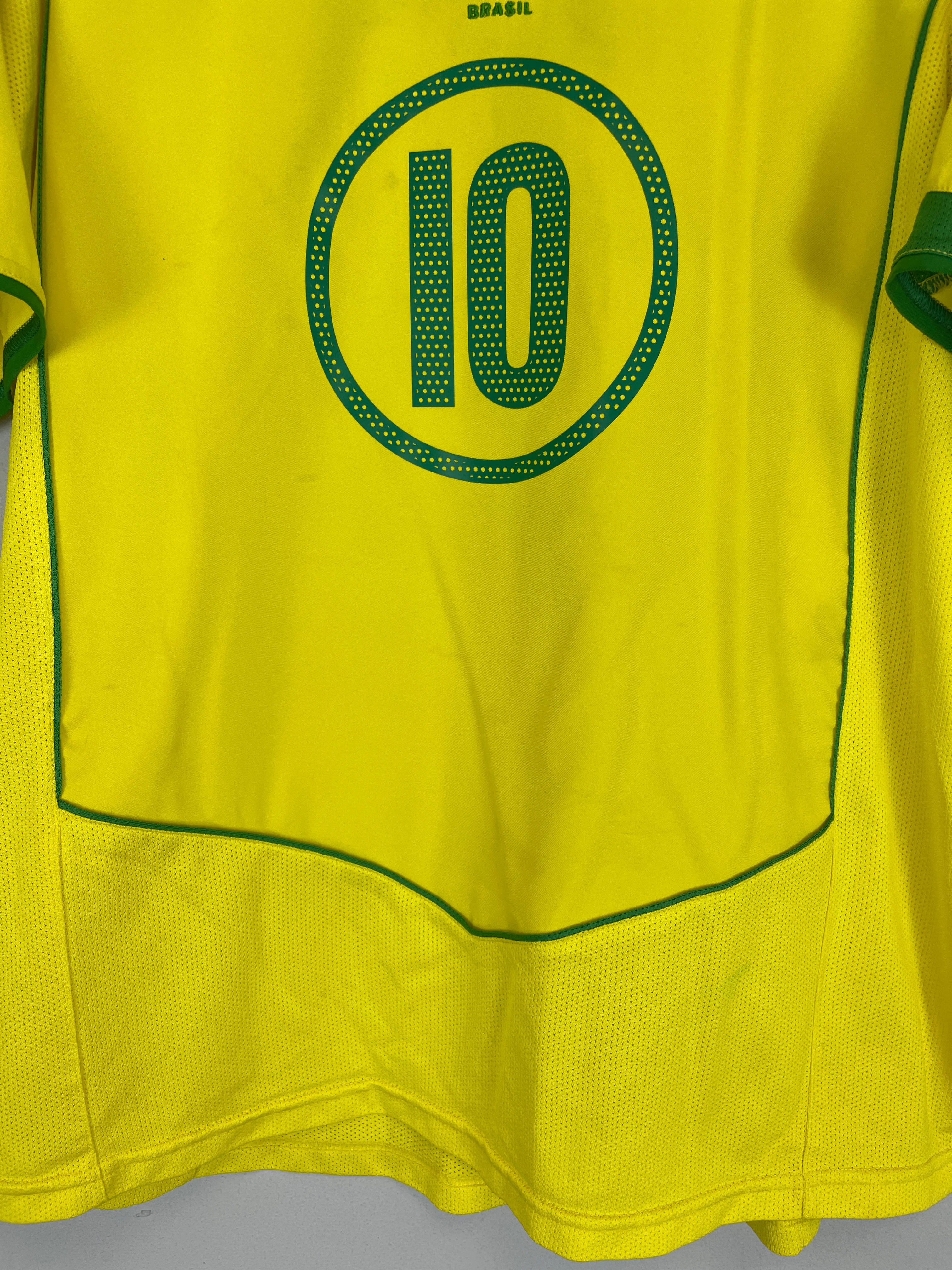 Shop 2004/06 BRAZIL RONALDINHO #10 HOME SHIRT (M) NIKE, classic football shirts, vintage football shirts & retro soccer jerseys at Cult Kits