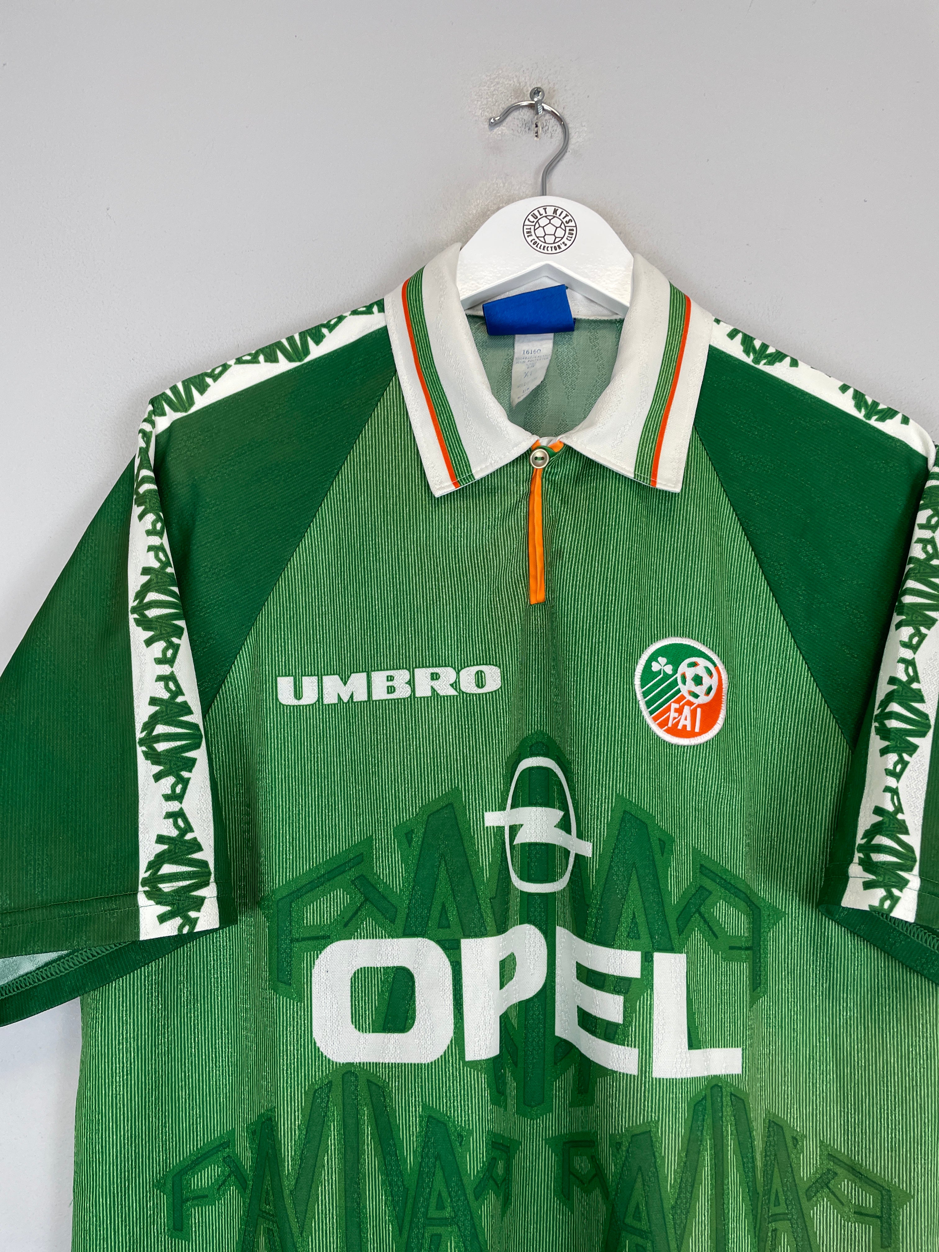 Shop 1996/98 IRELAND HOME SHIRT (XL) UMBRO, classic football shirts, vintage football shirts & retro soccer jerseys at Cult Kits