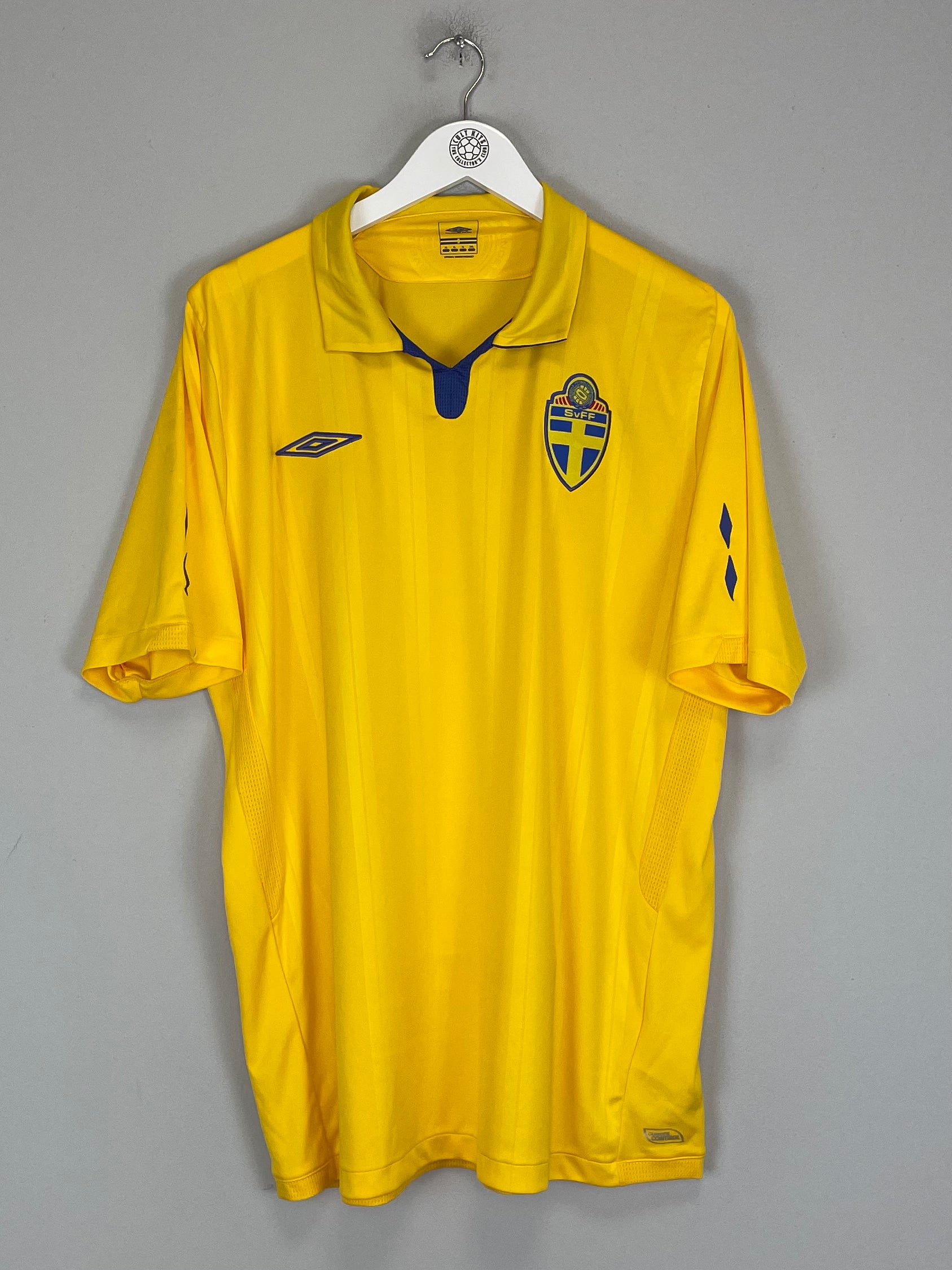 Shop 2009/10 SWEDEN HOME SHIRT (XL) UMBRO, classic football shirts, vintage football shirts & retro soccer jerseys at Cult Kits