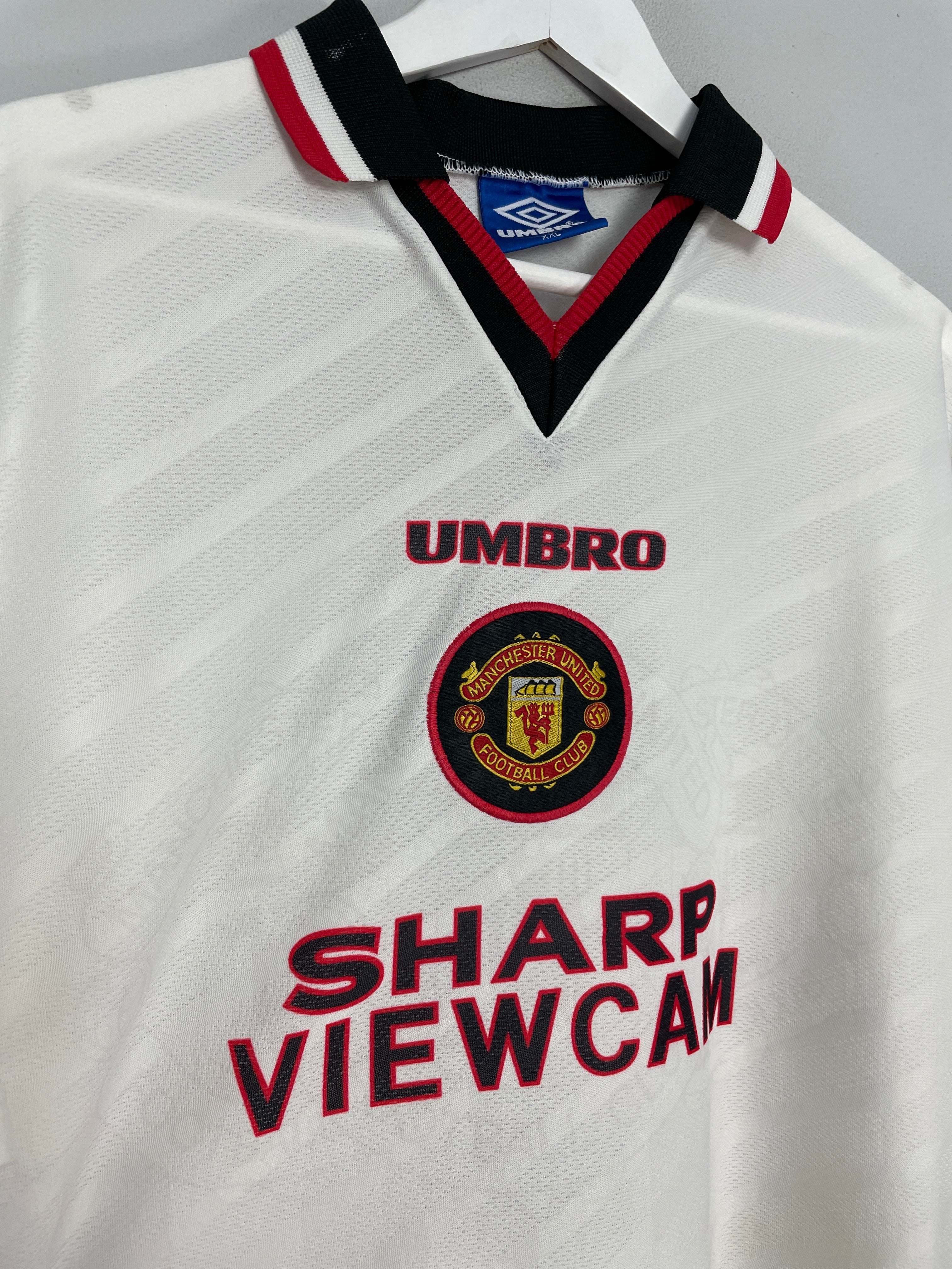 Shop 1996/97 MANCHESTER UNITED CANTONA #7 AWAY SHIRT (XXL) UMBRO, classic football shirts, vintage football shirts & retro soccer jerseys at Cult Kits