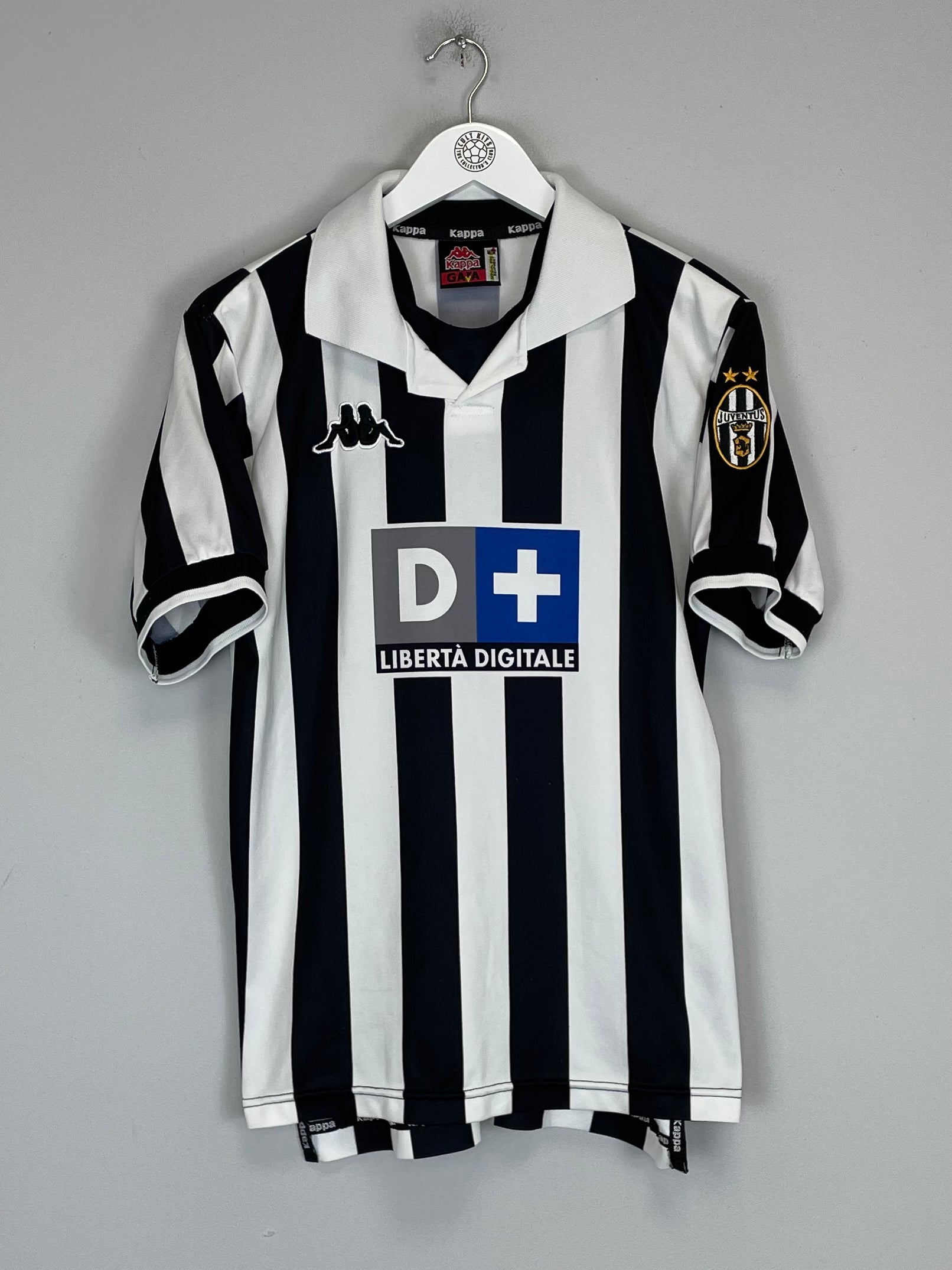 Shop 1998/99 JUVENTUS ZIDANE #21 HOME SHIRT (M) KAPPA, classic football shirts, vintage football shirts & retro soccer jerseys at Cult Kits