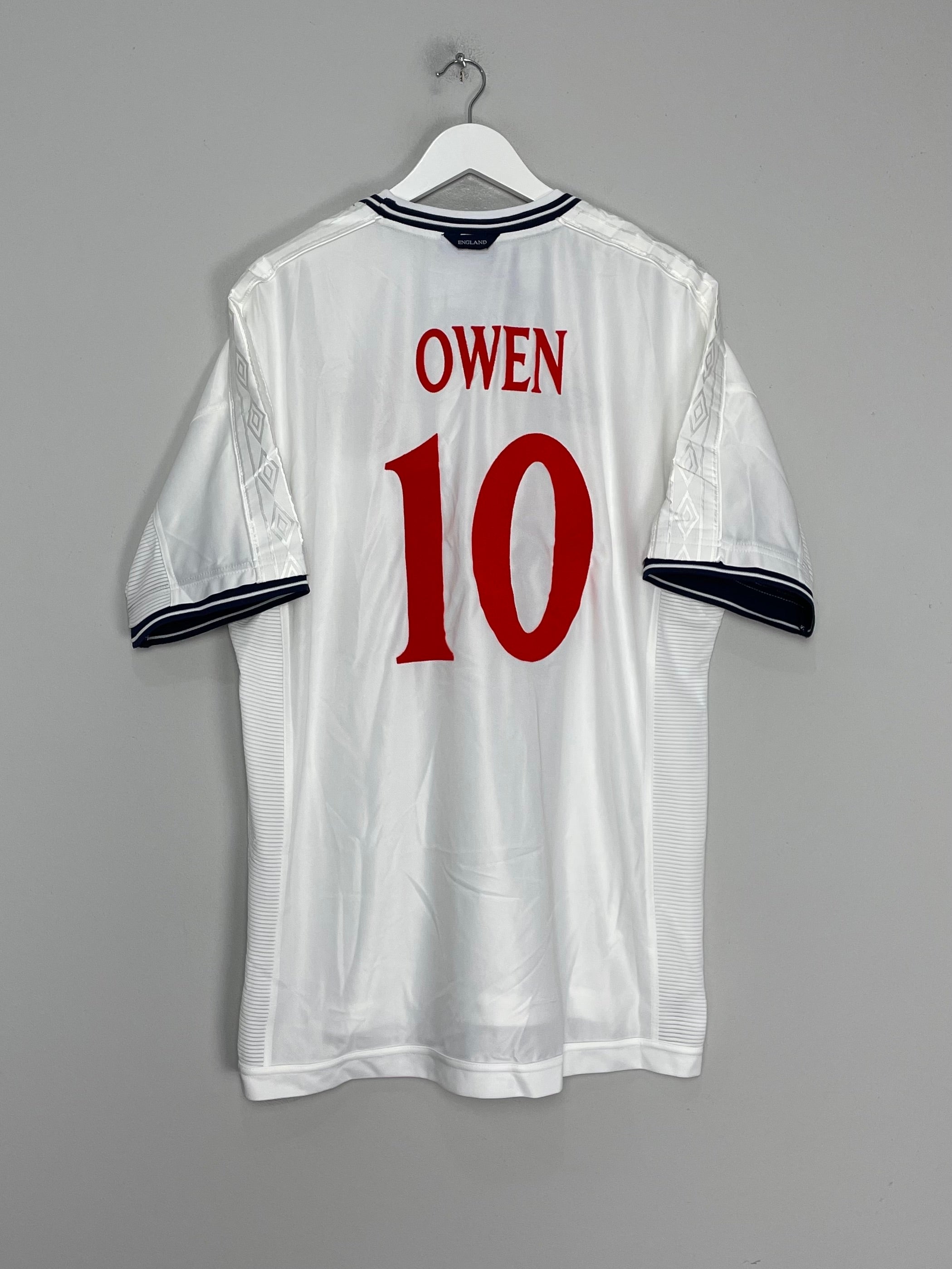 Shop 1999/01 ENGLAND OWEN #10 *BNWT* SIGNED HOME SHIRT (XXL) UMBRO, classic football shirts, vintage football shirts & retro soccer jerseys at Cult Kits