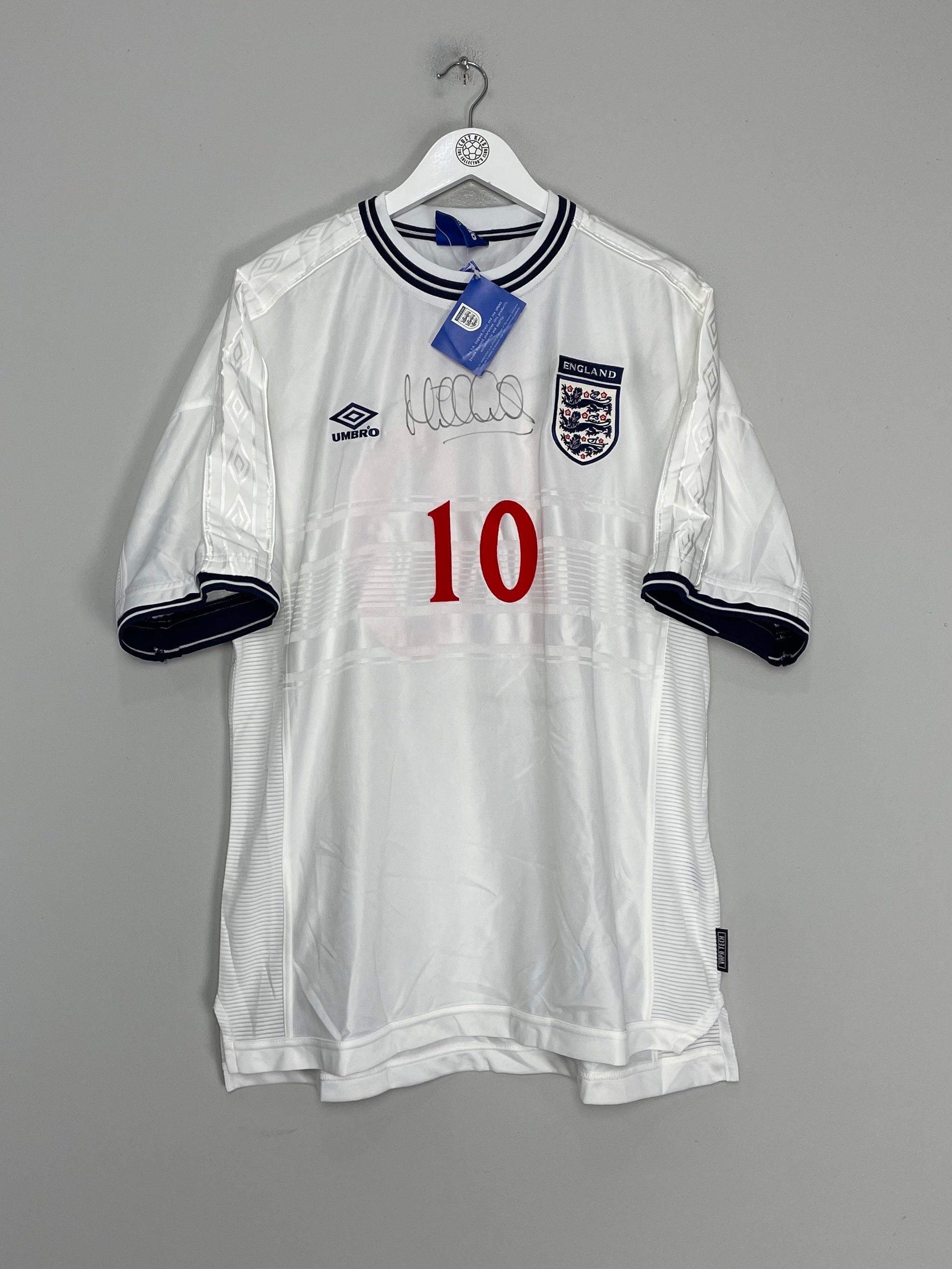 Shop 1999/01 ENGLAND OWEN #10 *BNWT* SIGNED HOME SHIRT (XXL) UMBRO, classic football shirts, vintage football shirts & retro soccer jerseys at Cult Kits