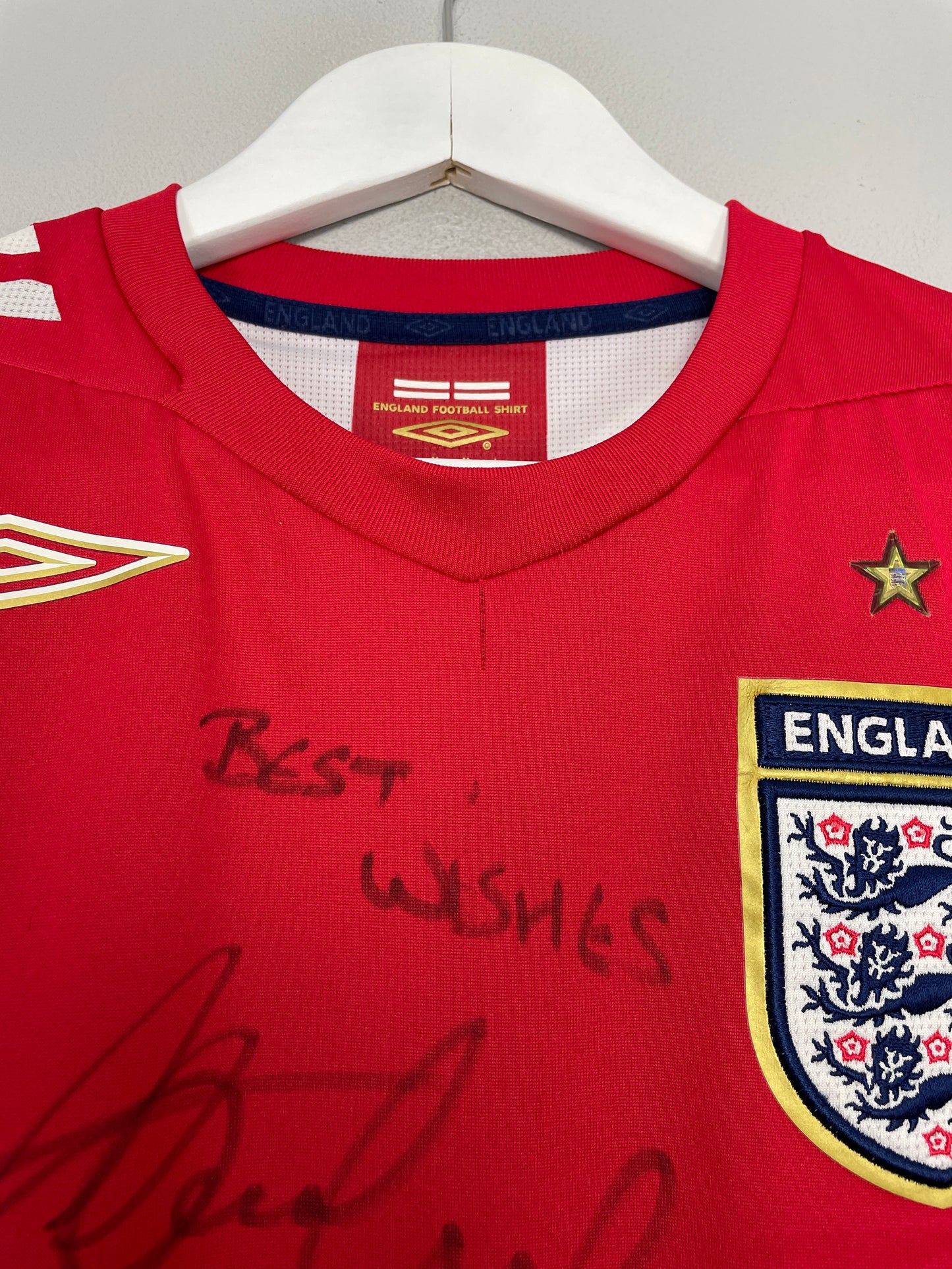 2006/08 ENGLAND *SIGNED* AWAY SHIRT (M) UMBRO