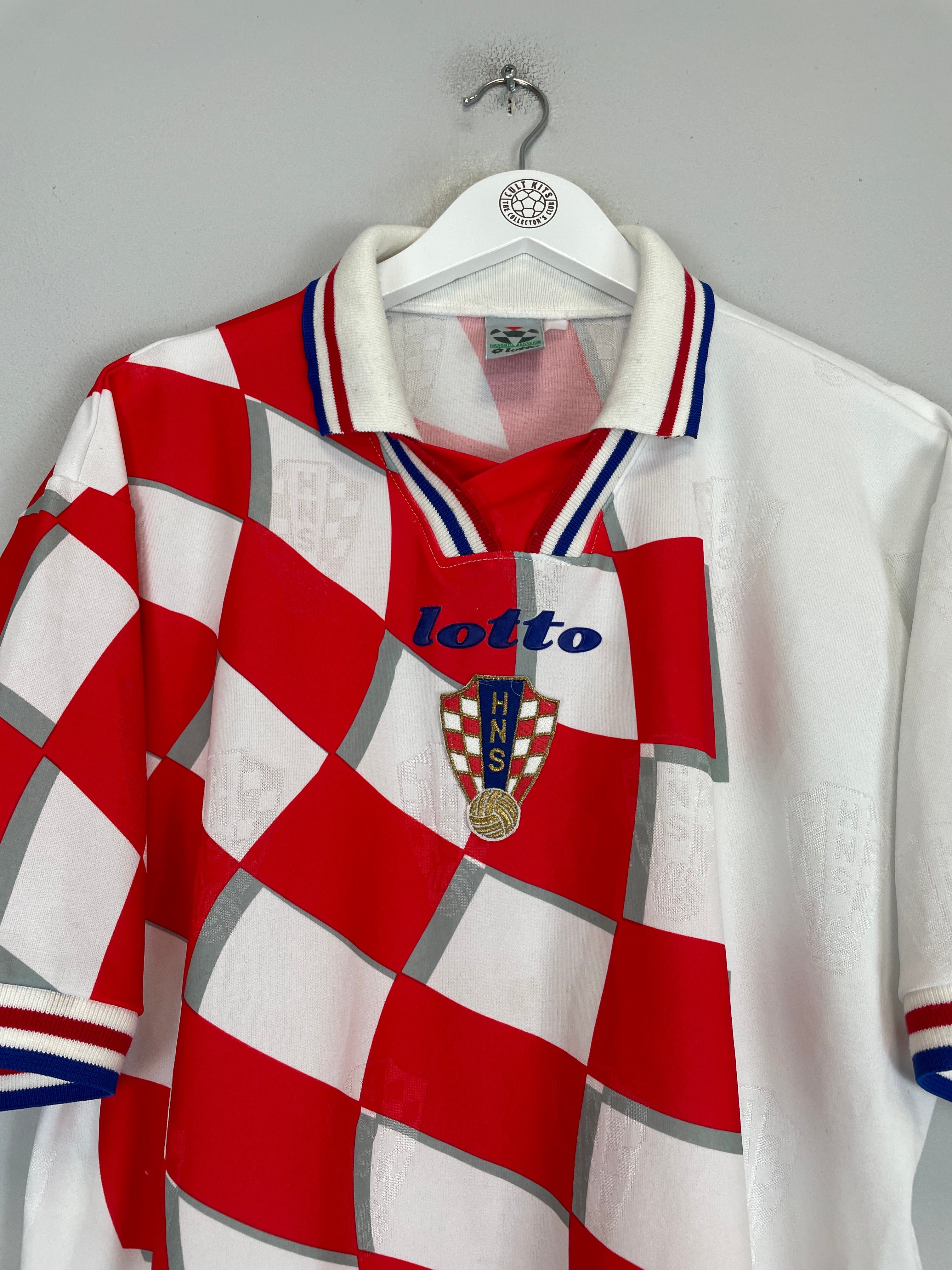 Shop 1998/01 CROATIA HOME SHIRT (XL) LOTTO, classic football shirts, vintage football shirts & retro soccer jerseys at Cult Kits