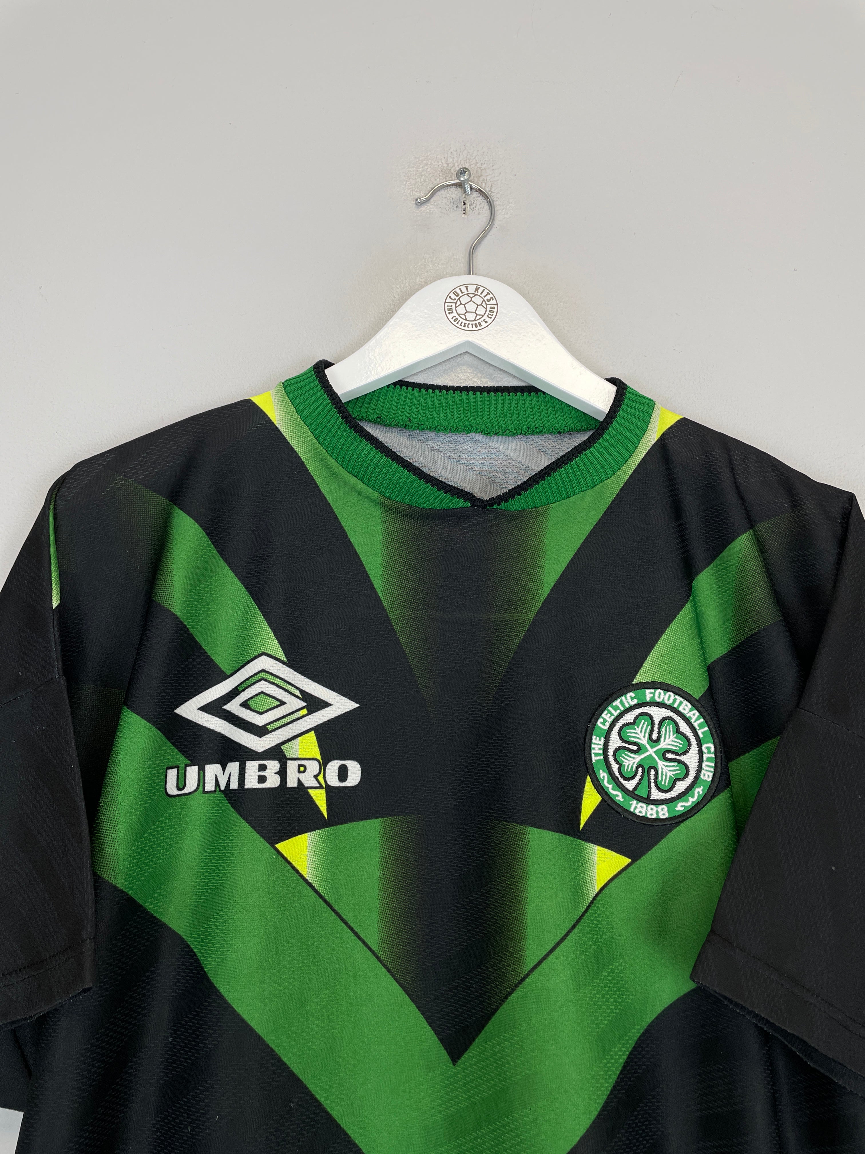 Shop 1994/96 CELTIC TRAINING SHIRT (L) UMBRO, classic football shirts, vintage football shirts & retro soccer jerseys at Cult Kits