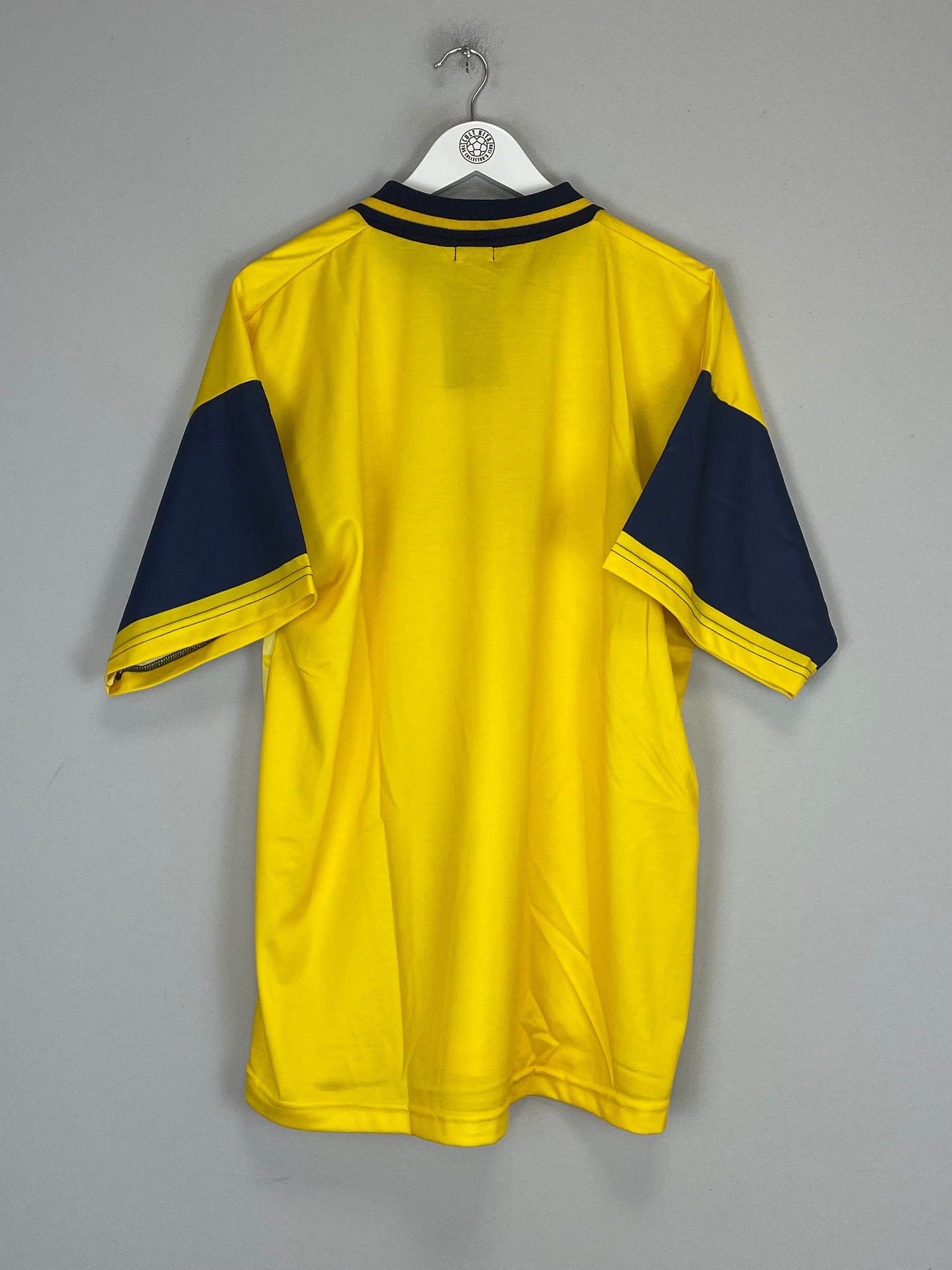 Shop 1994/96 OXFORD UNITED *MINT* HOME SHIRT (XL) MANOR LEISURE, classic football shirts, vintage football shirts & retro soccer jerseys at Cult Kits