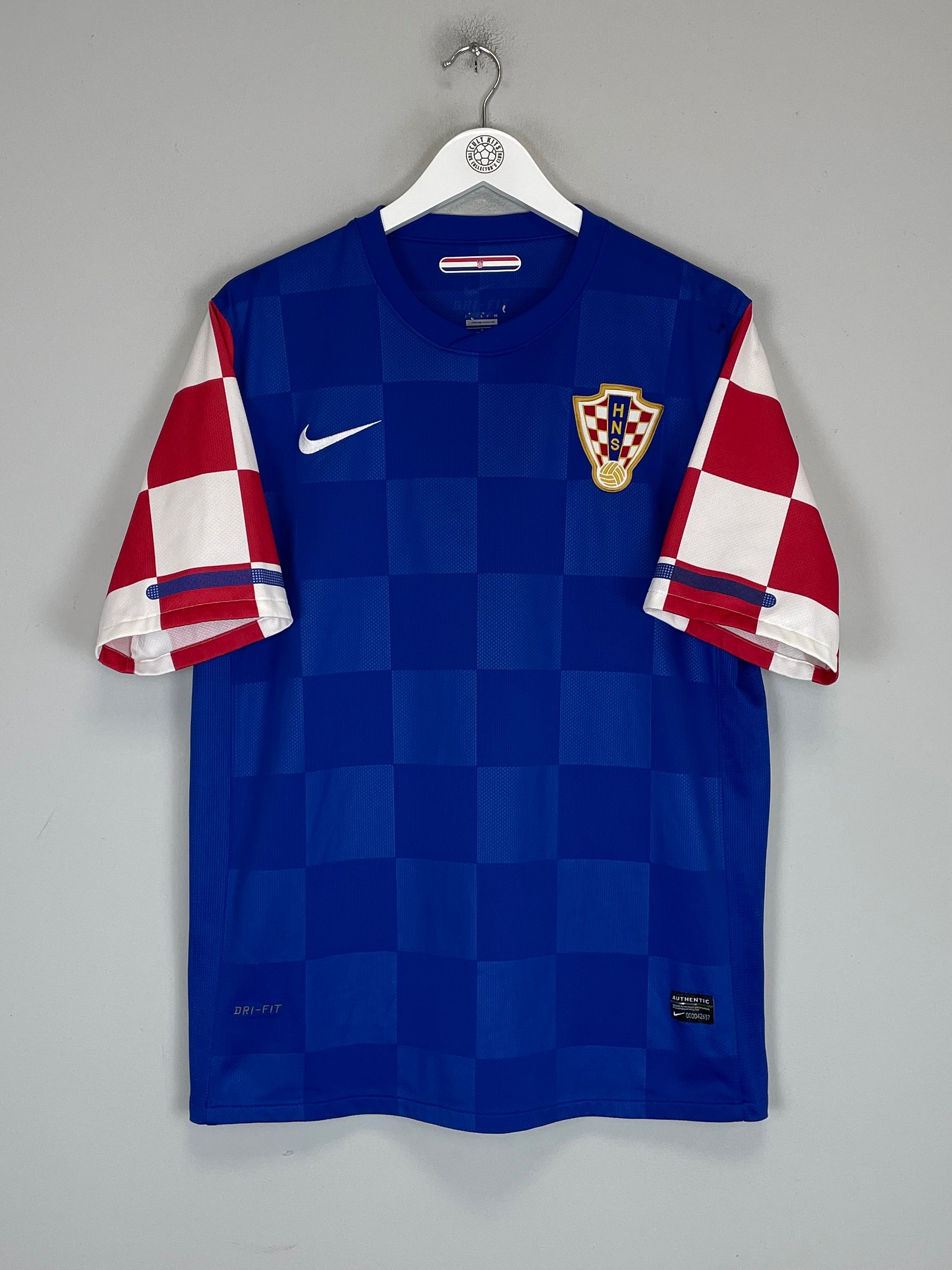 Shop 2010/12 CROATIA AWAY SHIRT (L) NIKE, classic football shirts, vintage football shirts & retro soccer jerseys at Cult Kits