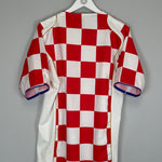 Shop 2004/05 CROATIA HOME SHIRT (L) NIKE, classic football shirts, vintage football shirts & retro soccer jerseys at Cult Kits