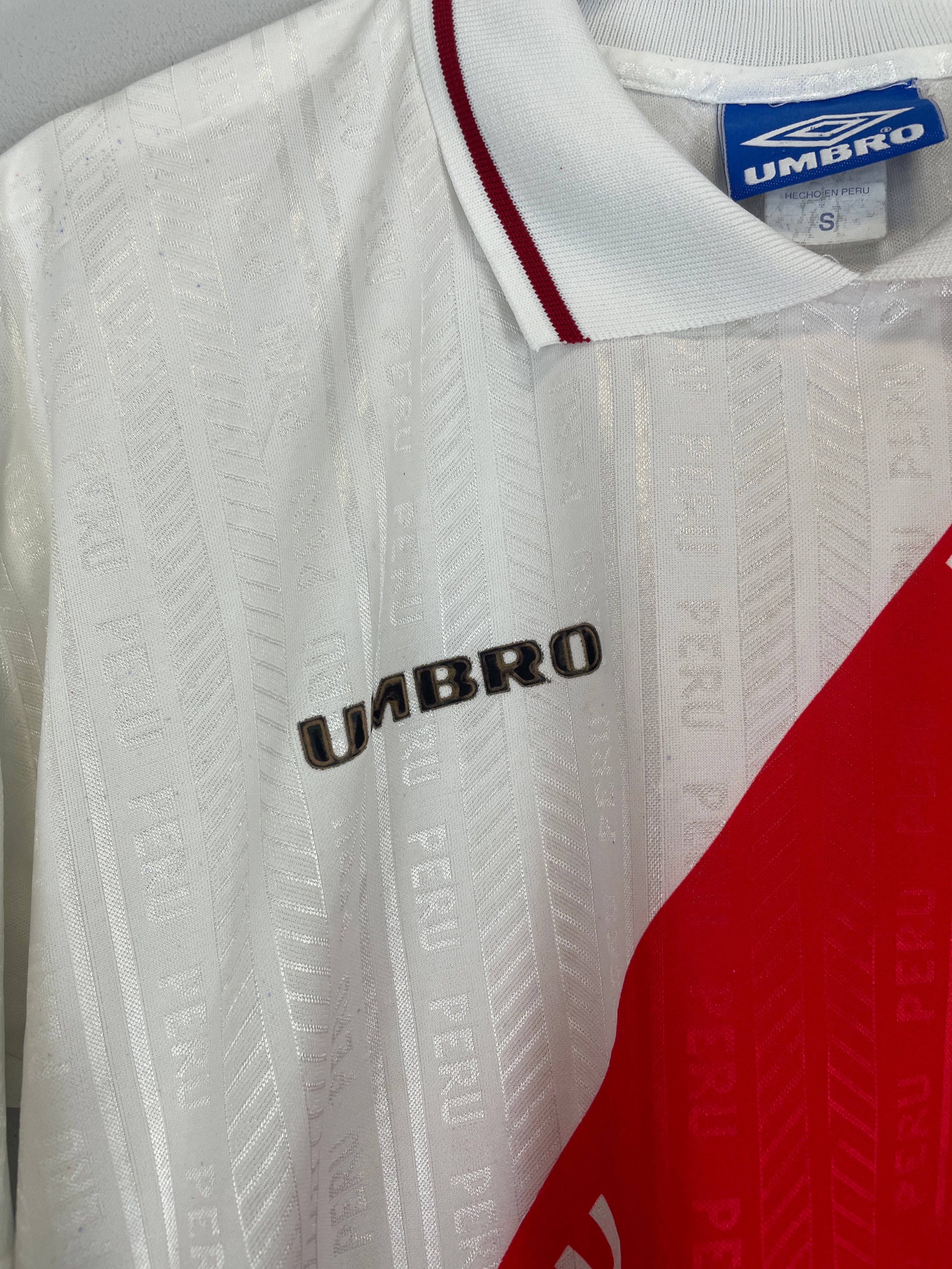 Shop 1996/97 PERU HOME SHIRT (S) UMBRO, classic football shirts, vintage football shirts & retro soccer jerseys at Cult Kits