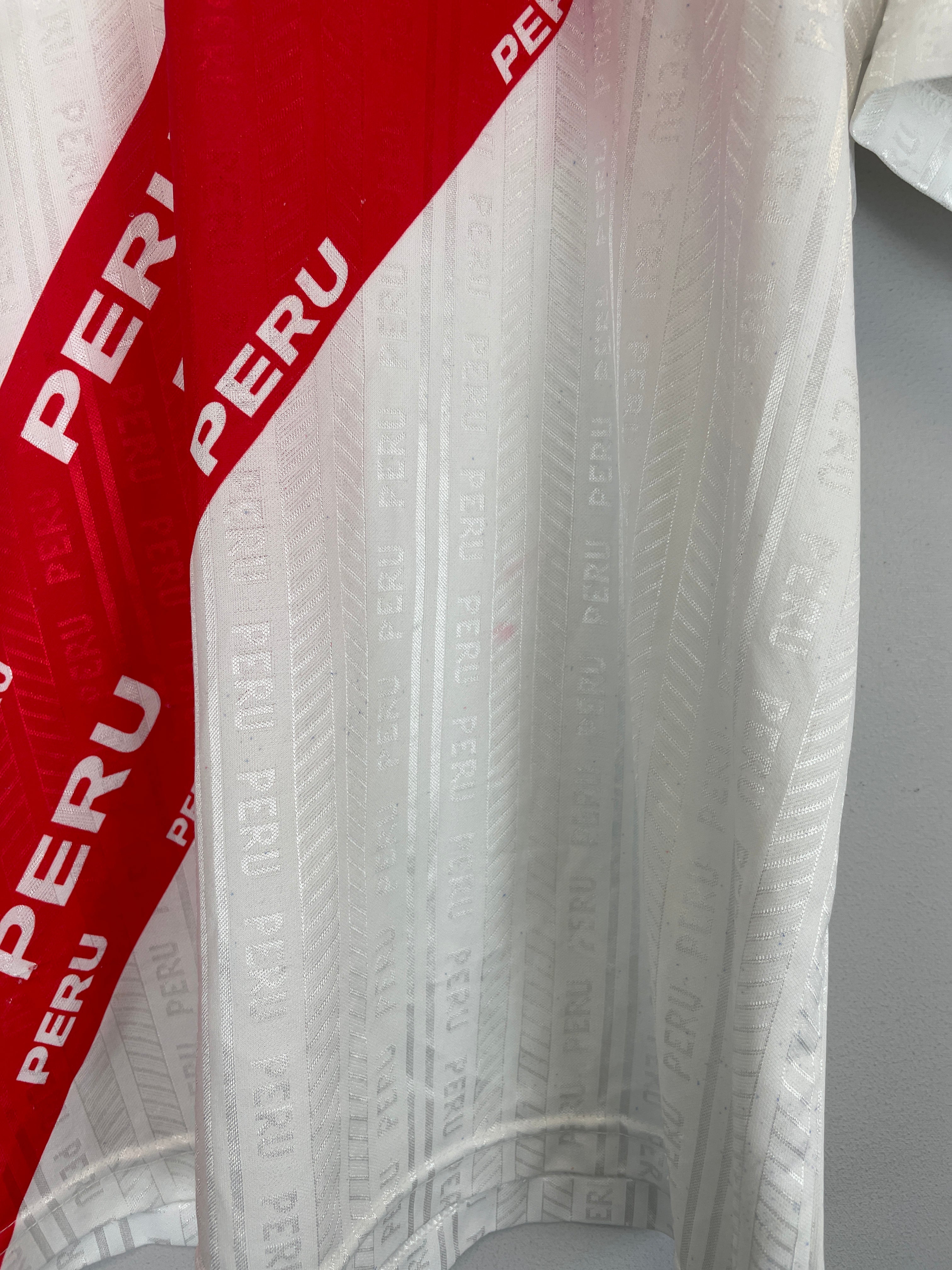 Shop 1996/97 PERU HOME SHIRT (S) UMBRO, classic football shirts, vintage football shirts & retro soccer jerseys at Cult Kits