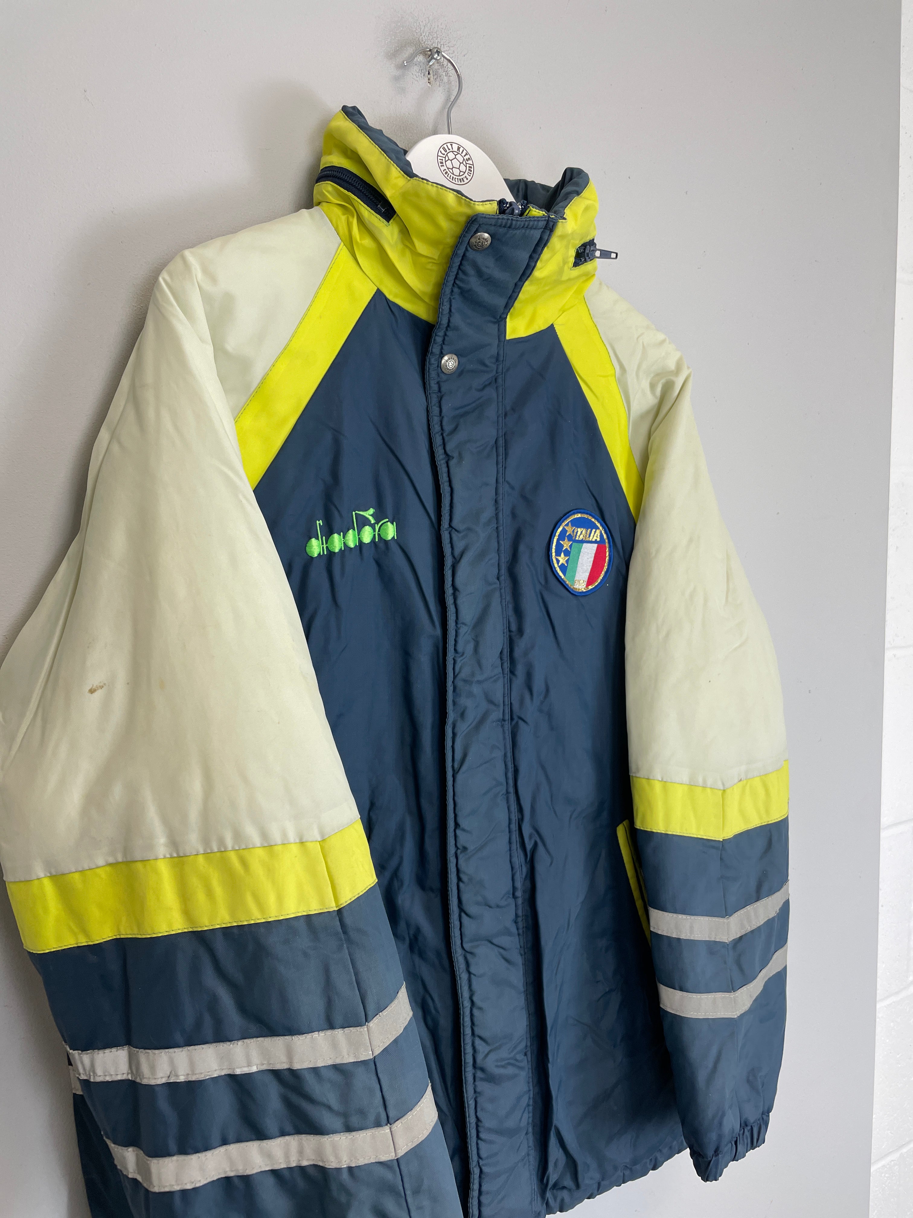 Shop 1990/92 ITALY BENCH COAT (M) DIADORA, classic football shirts, vintage football shirts & retro soccer jerseys at Cult Kits