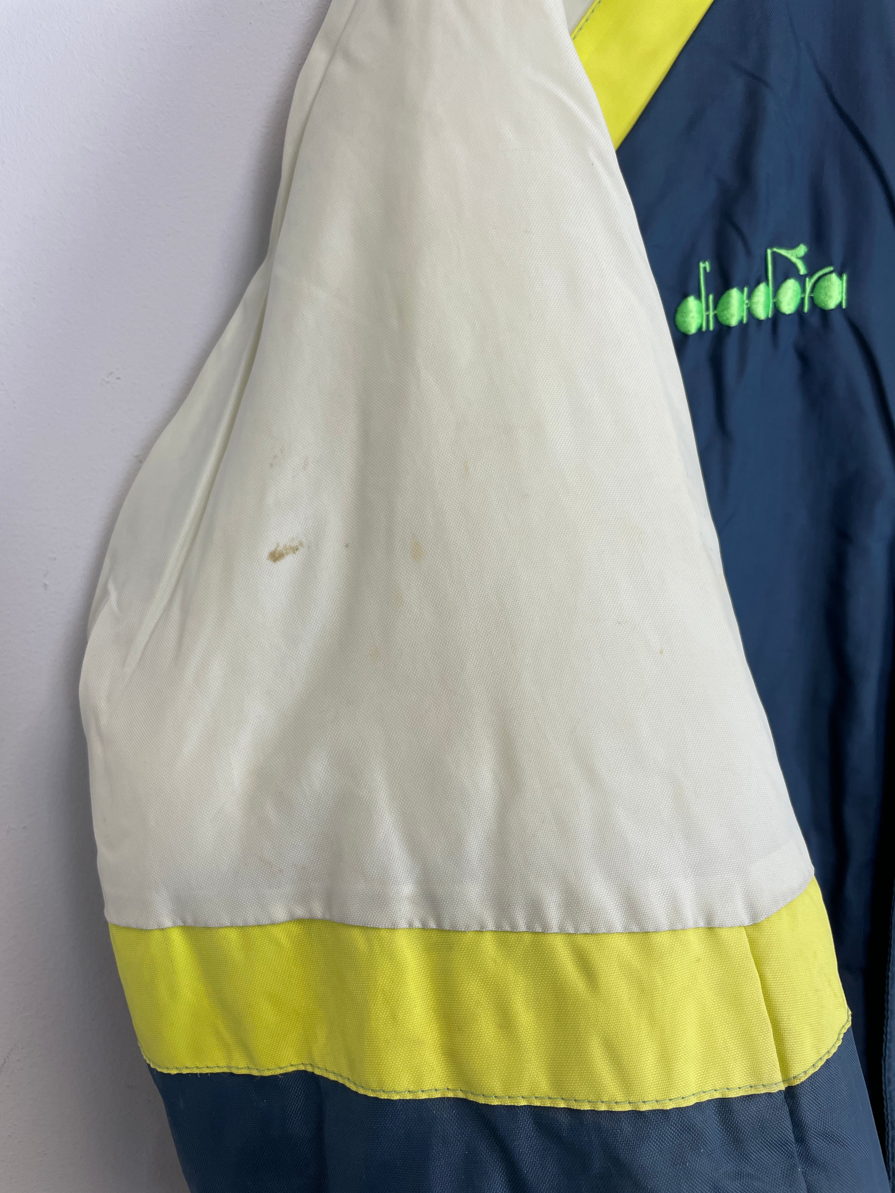 Shop 1990/92 ITALY BENCH COAT (M) DIADORA, classic football shirts, vintage football shirts & retro soccer jerseys at Cult Kits