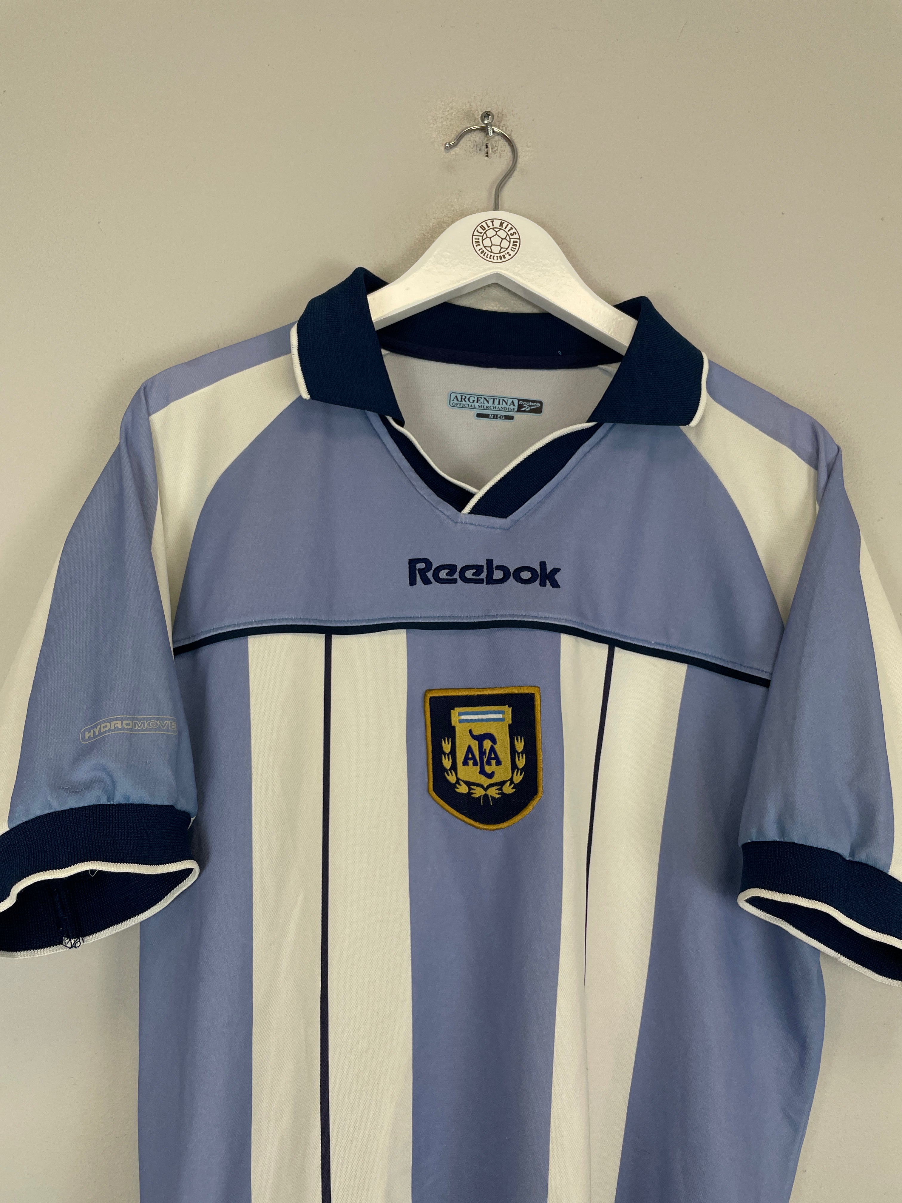 Shop 2000/01 ARGENTINA HOME SHIRT (M) REEBOK, classic football shirts, vintage football shirts & retro soccer jerseys at Cult Kits